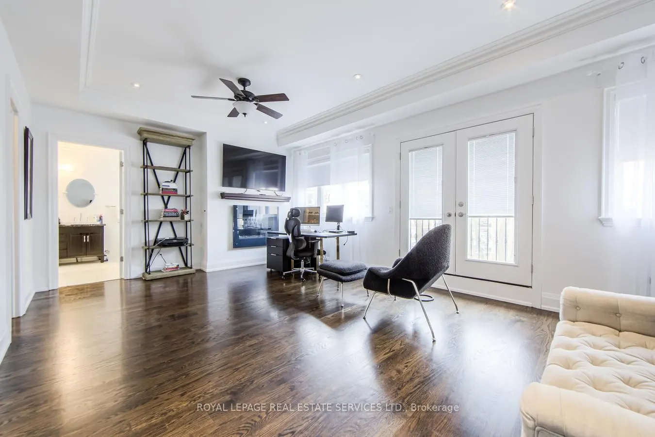 21A Roycrest Avenue