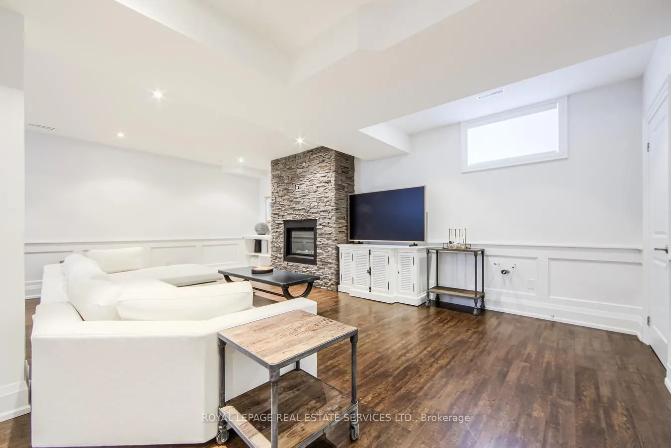 21A Roycrest Avenue