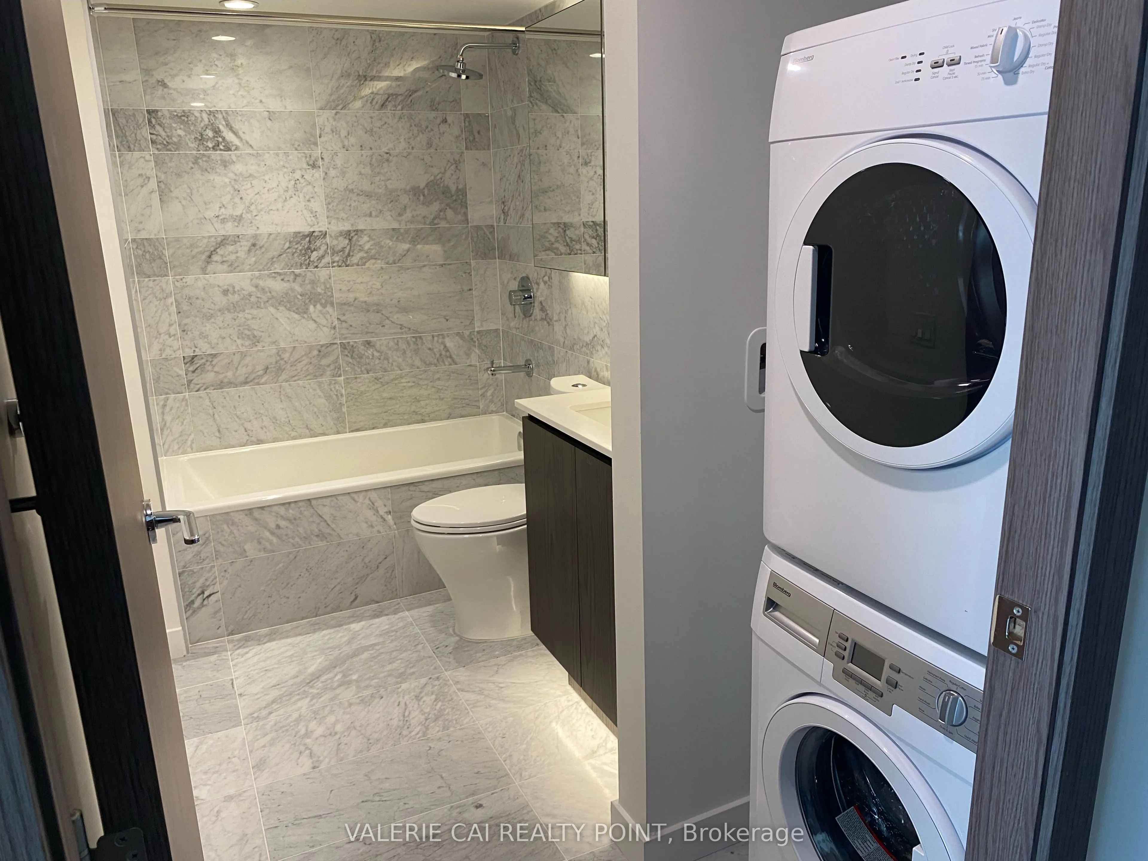 17 Bathurst Street, #1116