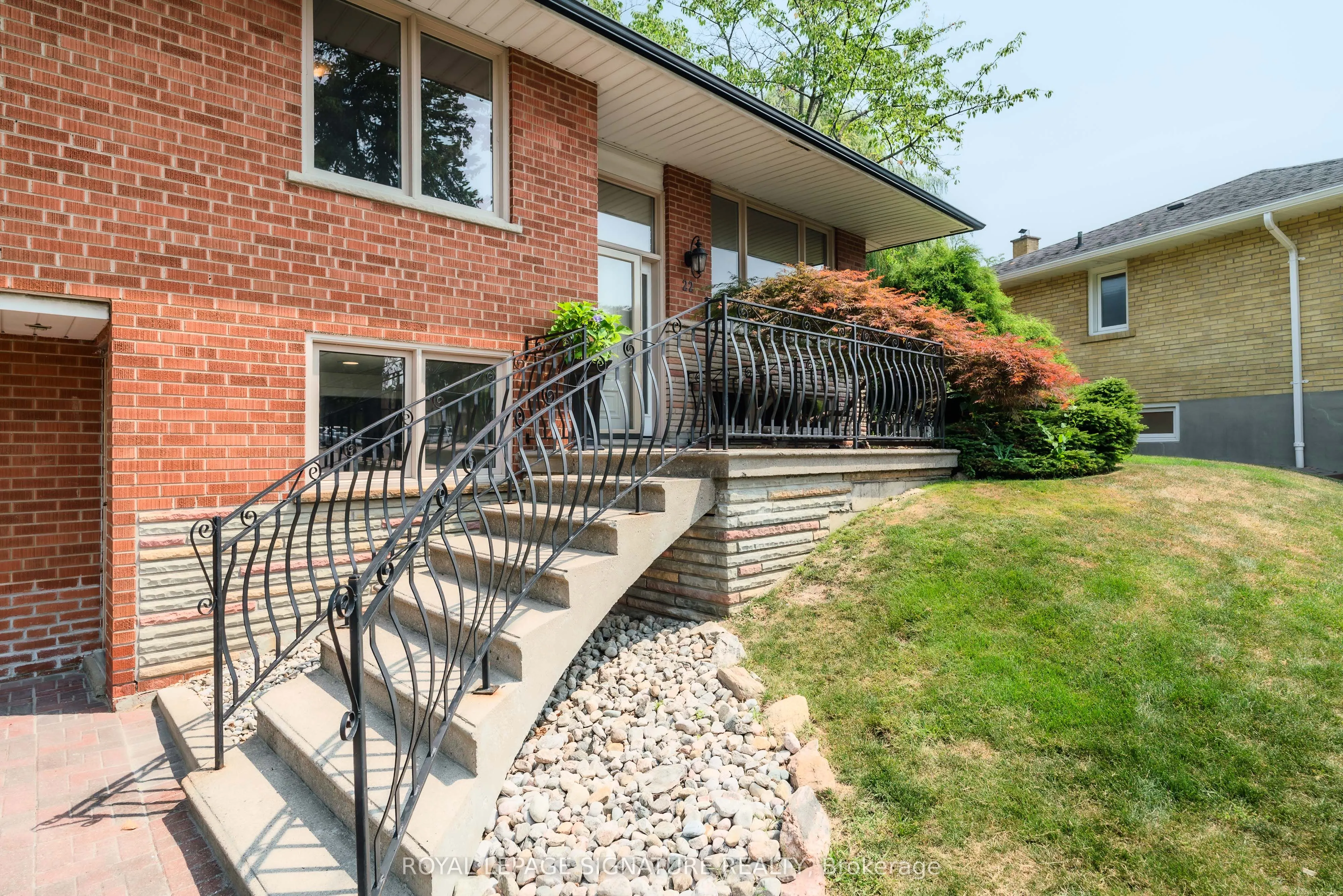 22 Kenewen Court