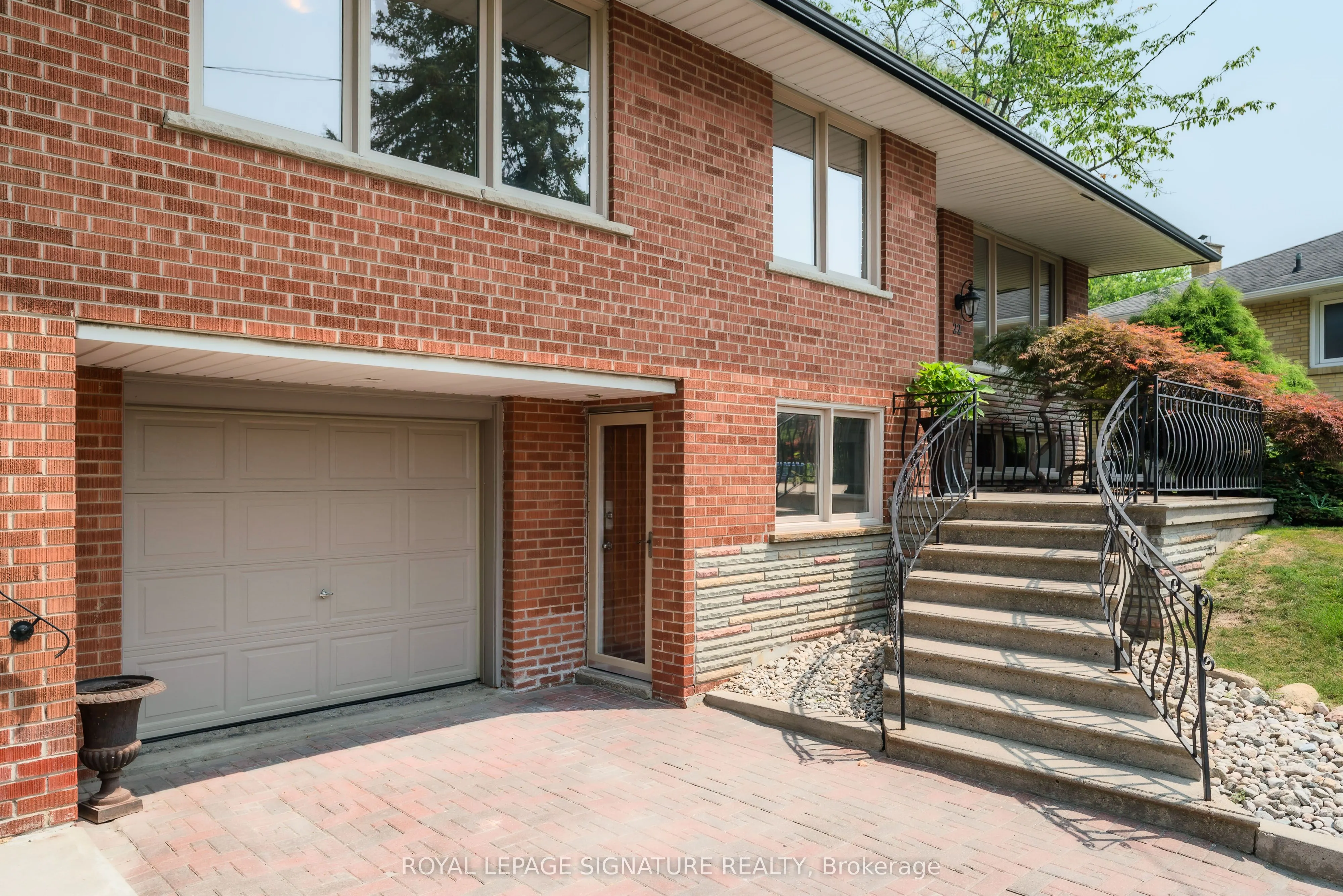 22 Kenewen Court
