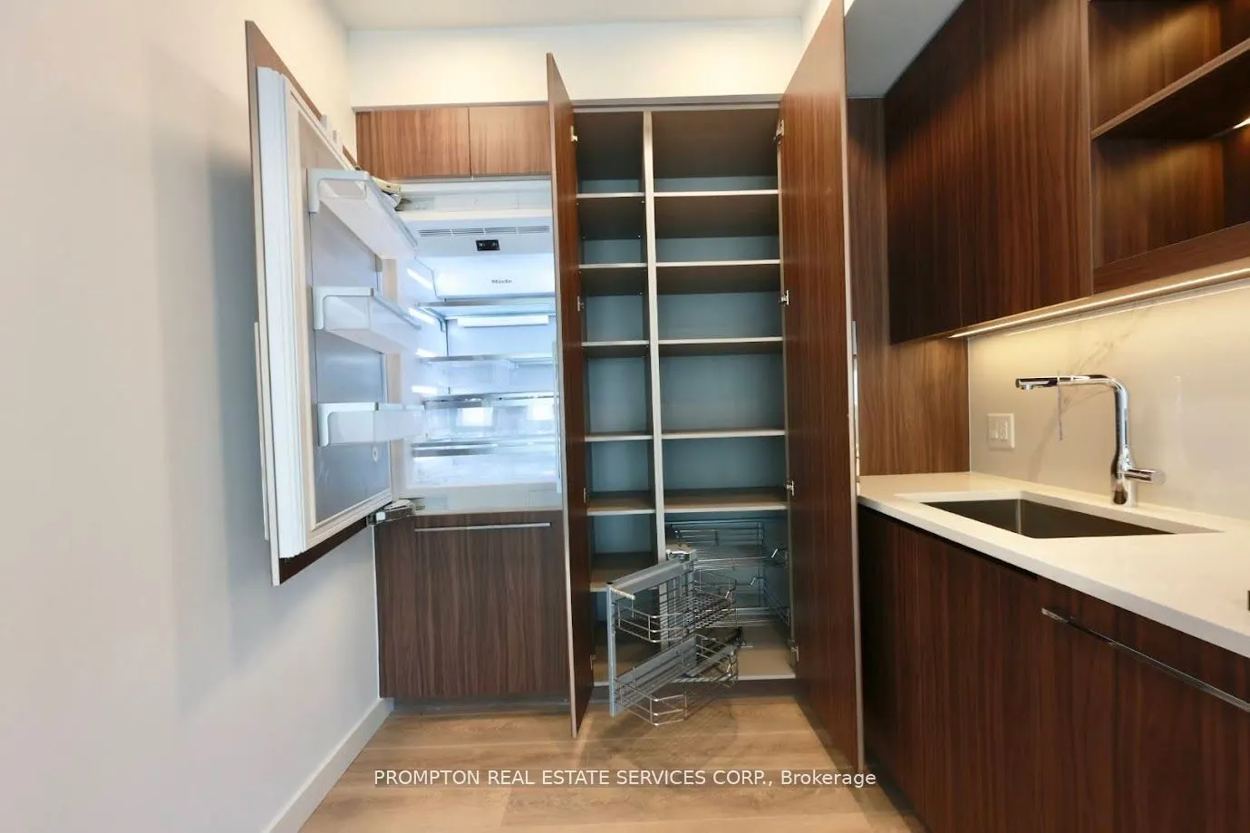 27 Mcmahon Drive, #1712