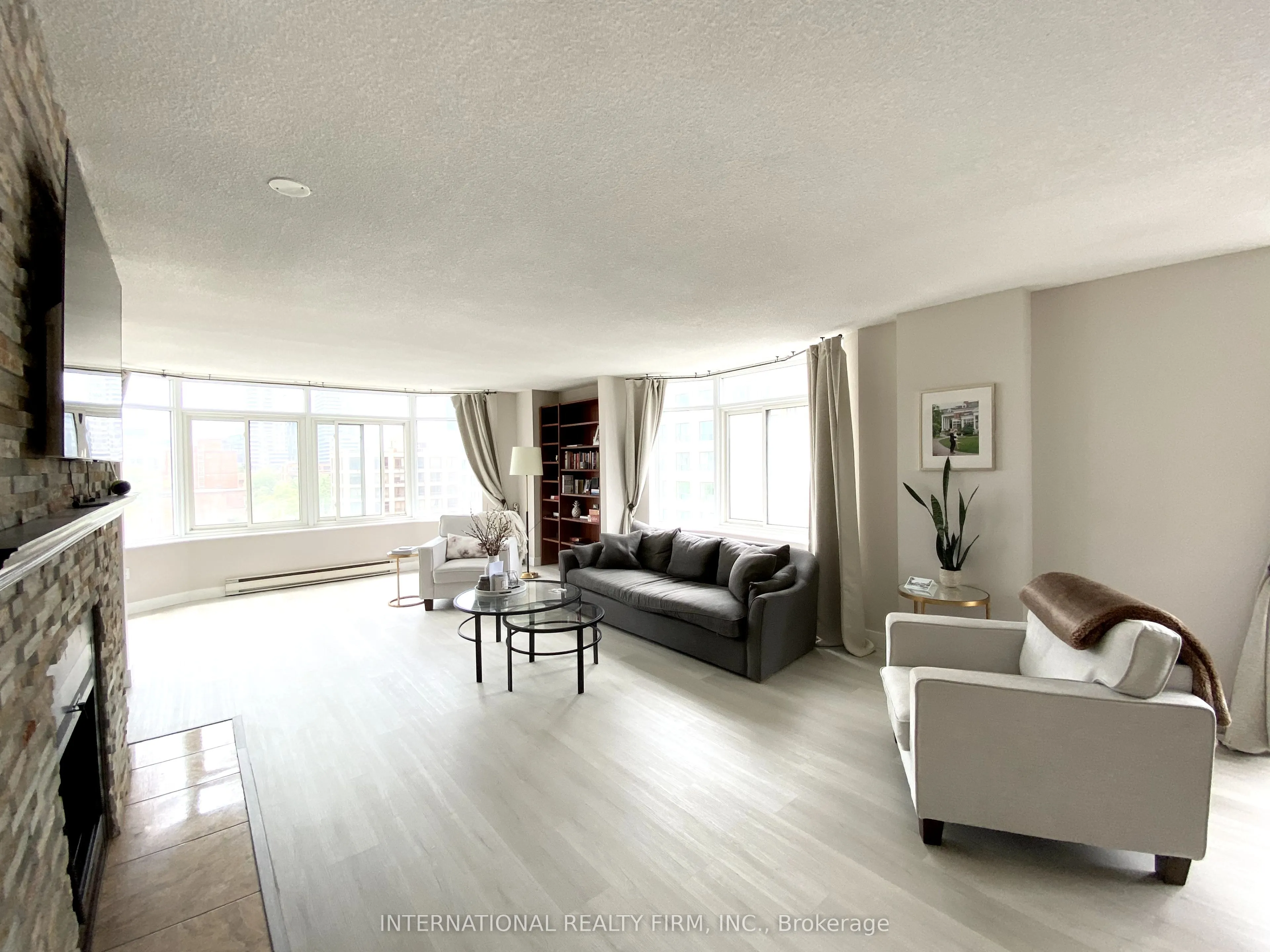 135 George Street S, #605