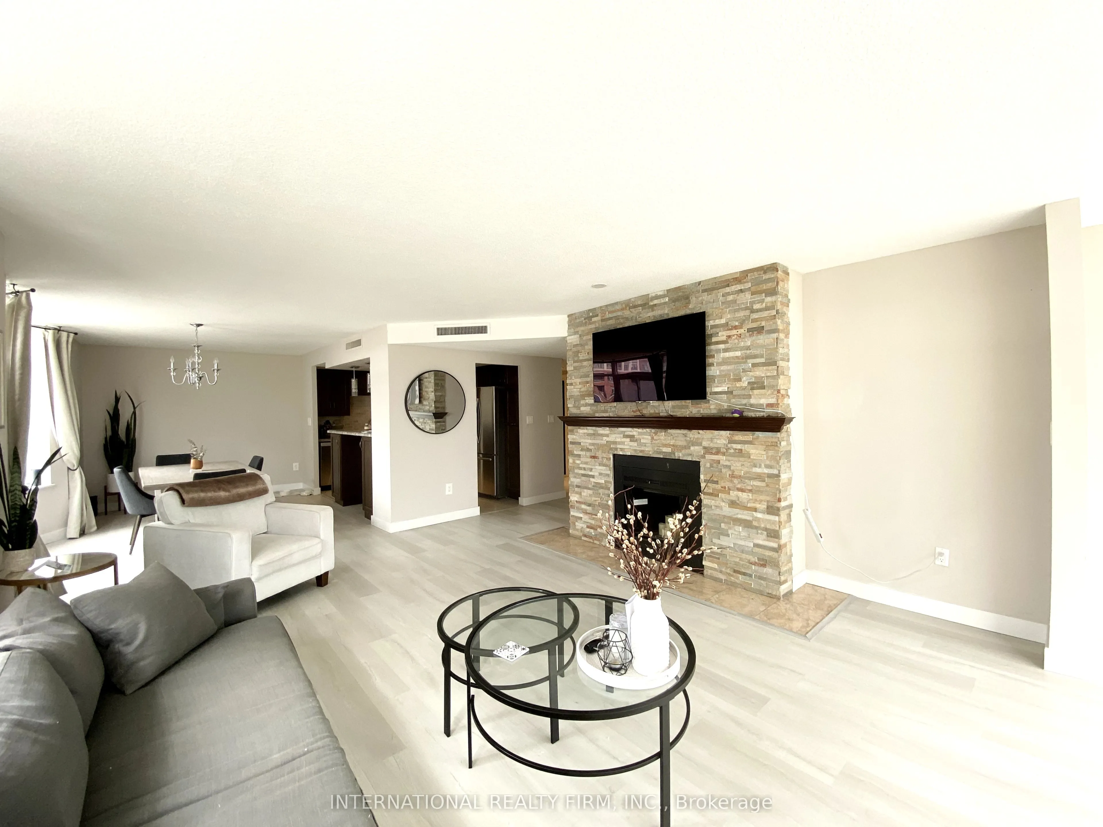 135 George Street S, #605
