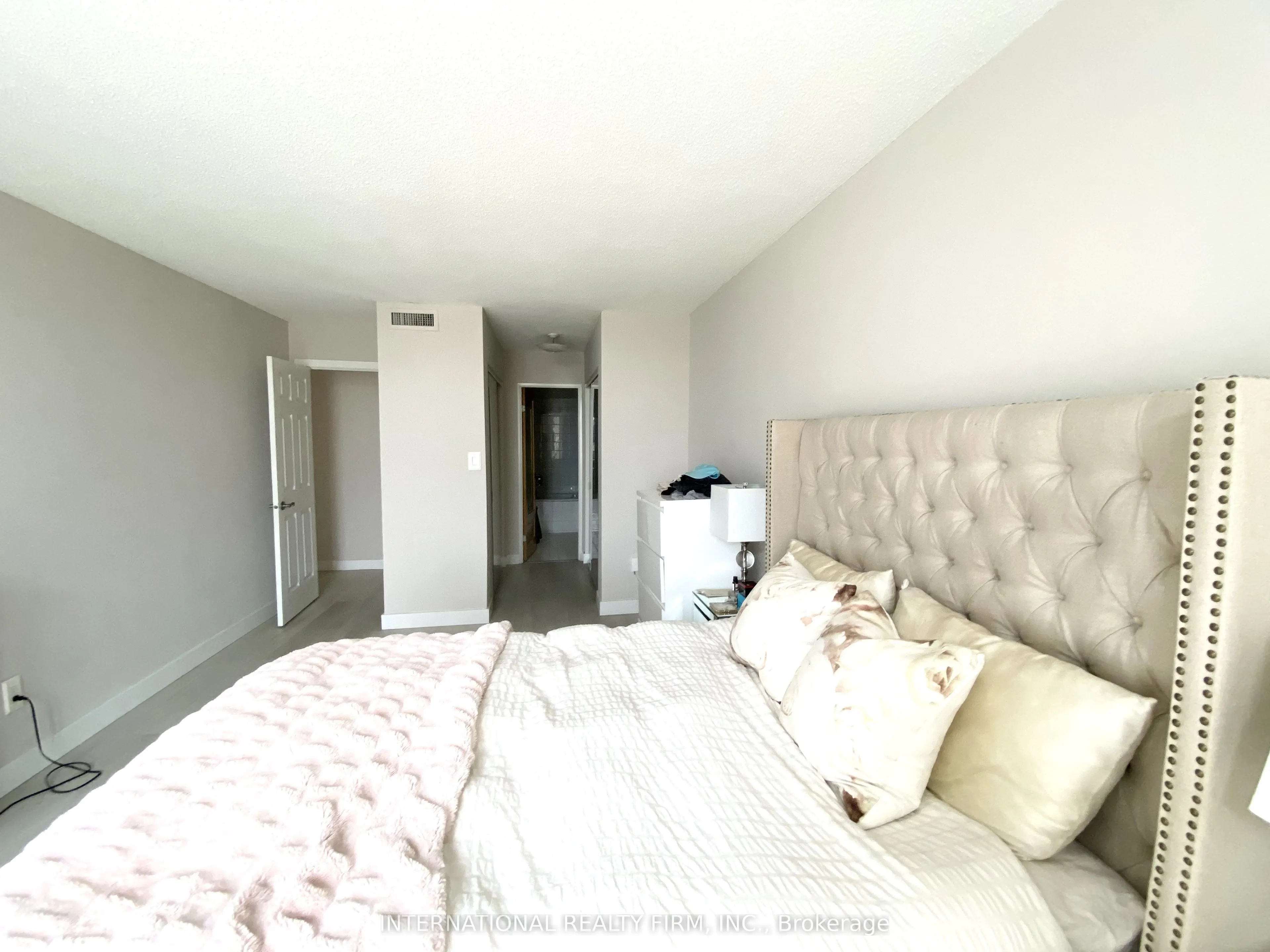 135 George Street S, #605