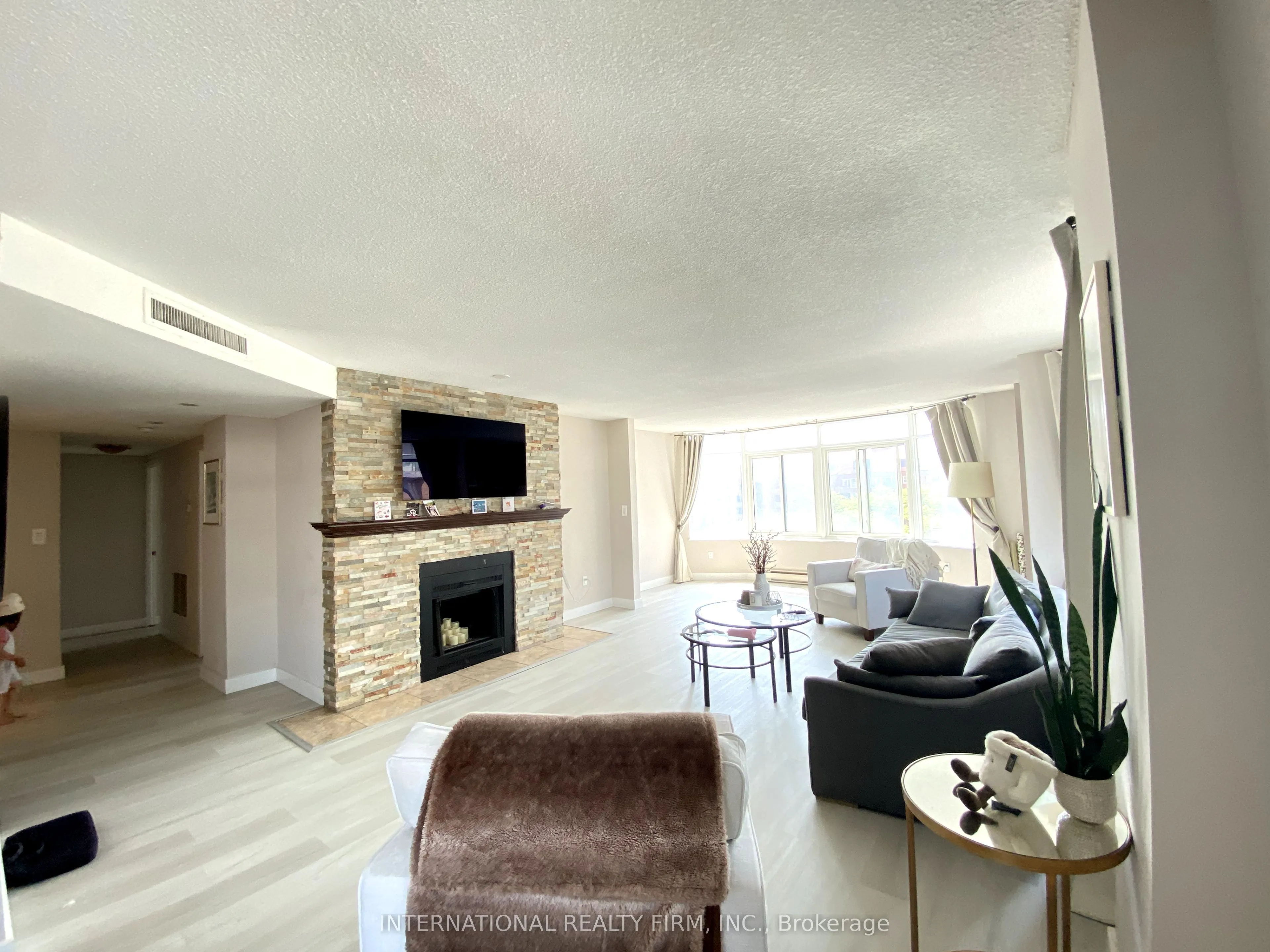 135 George Street S, #605