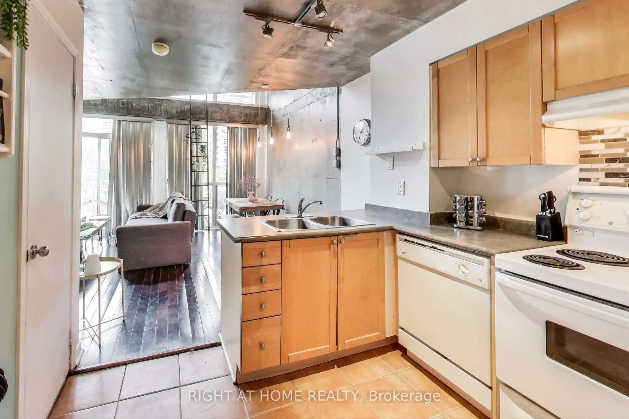 1029 King Street W, #246