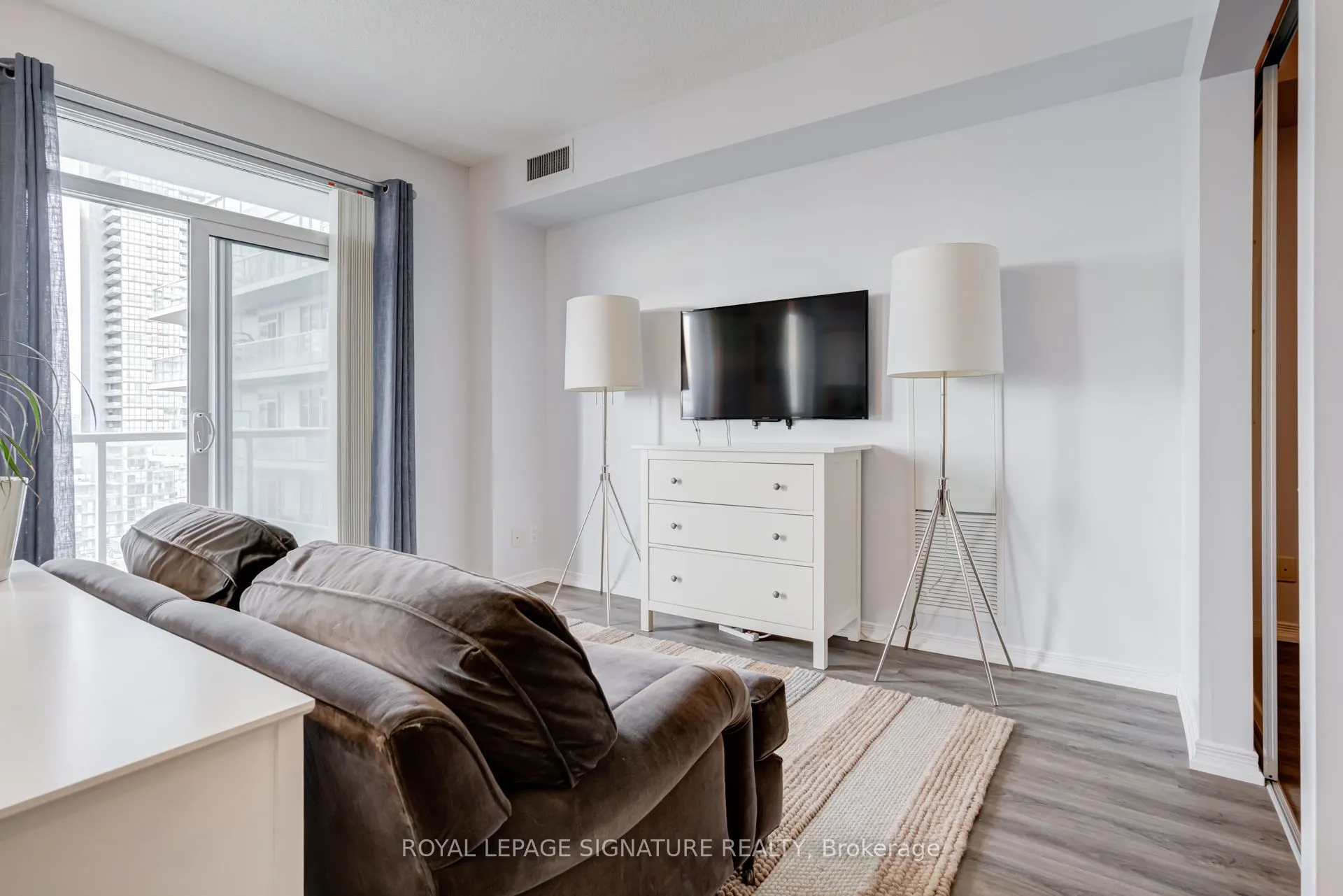 352 Front Street W, #2108