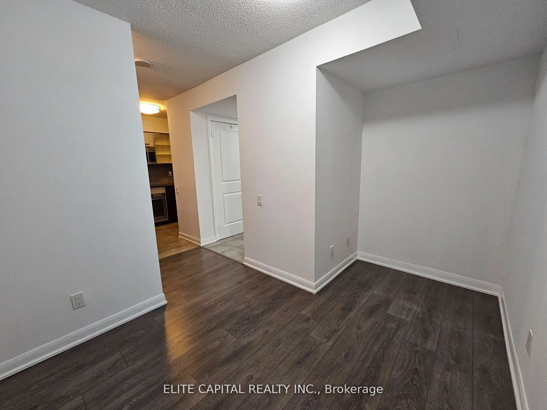 5162 Yonge Street, #807