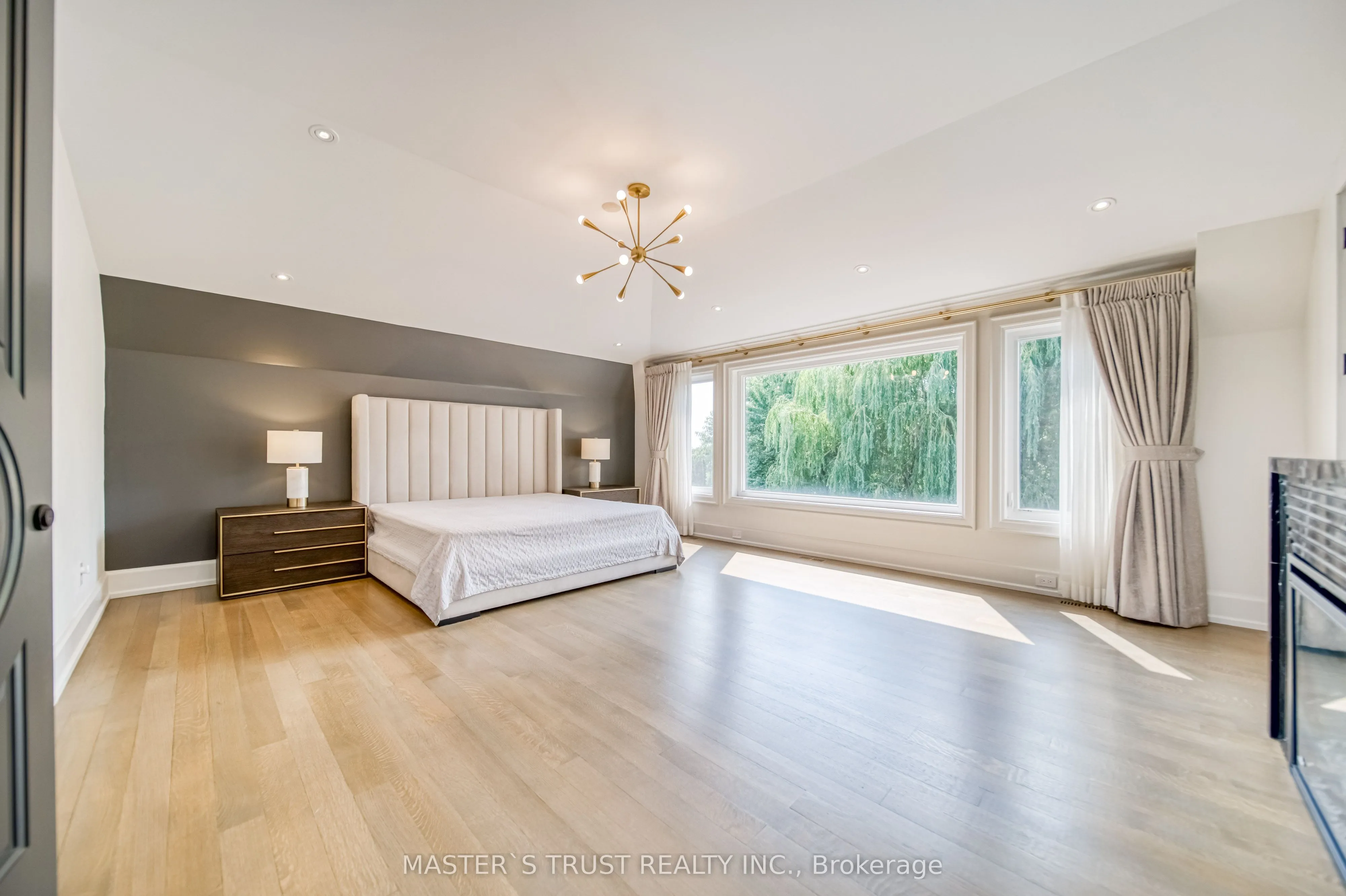 15 Ames Circle