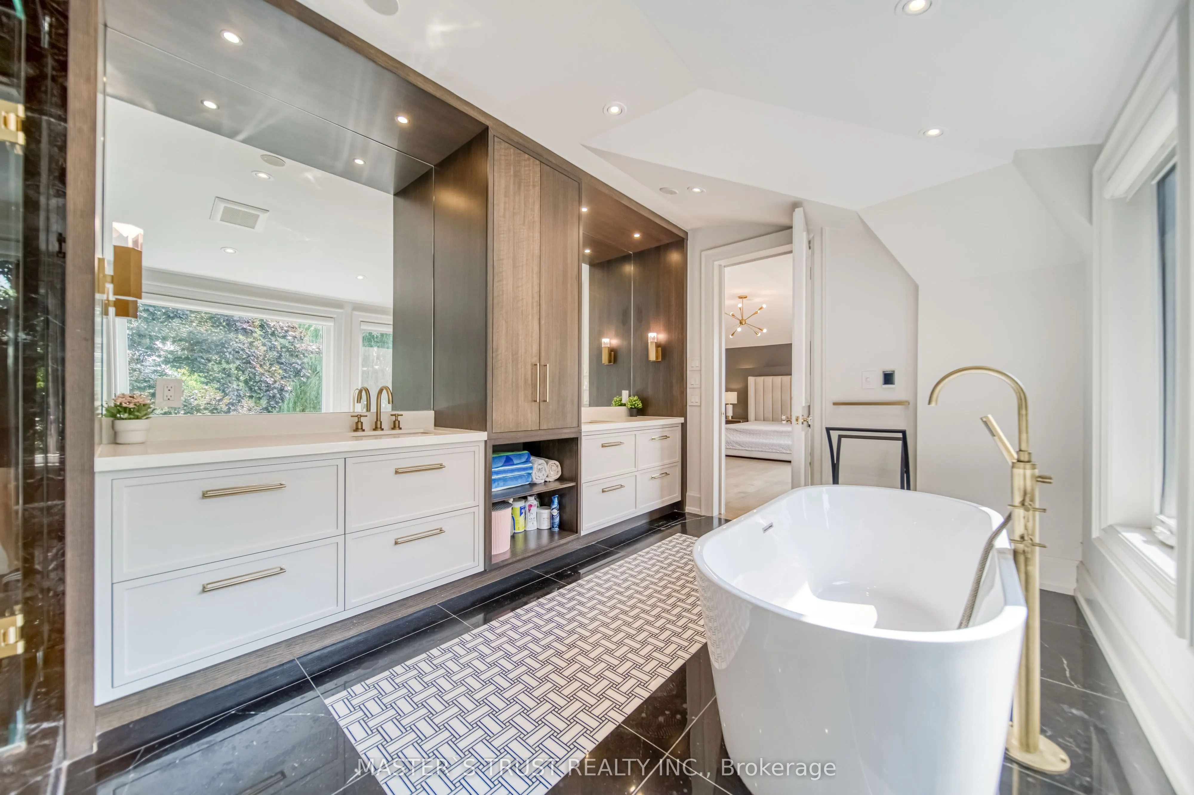 15 Ames Circle