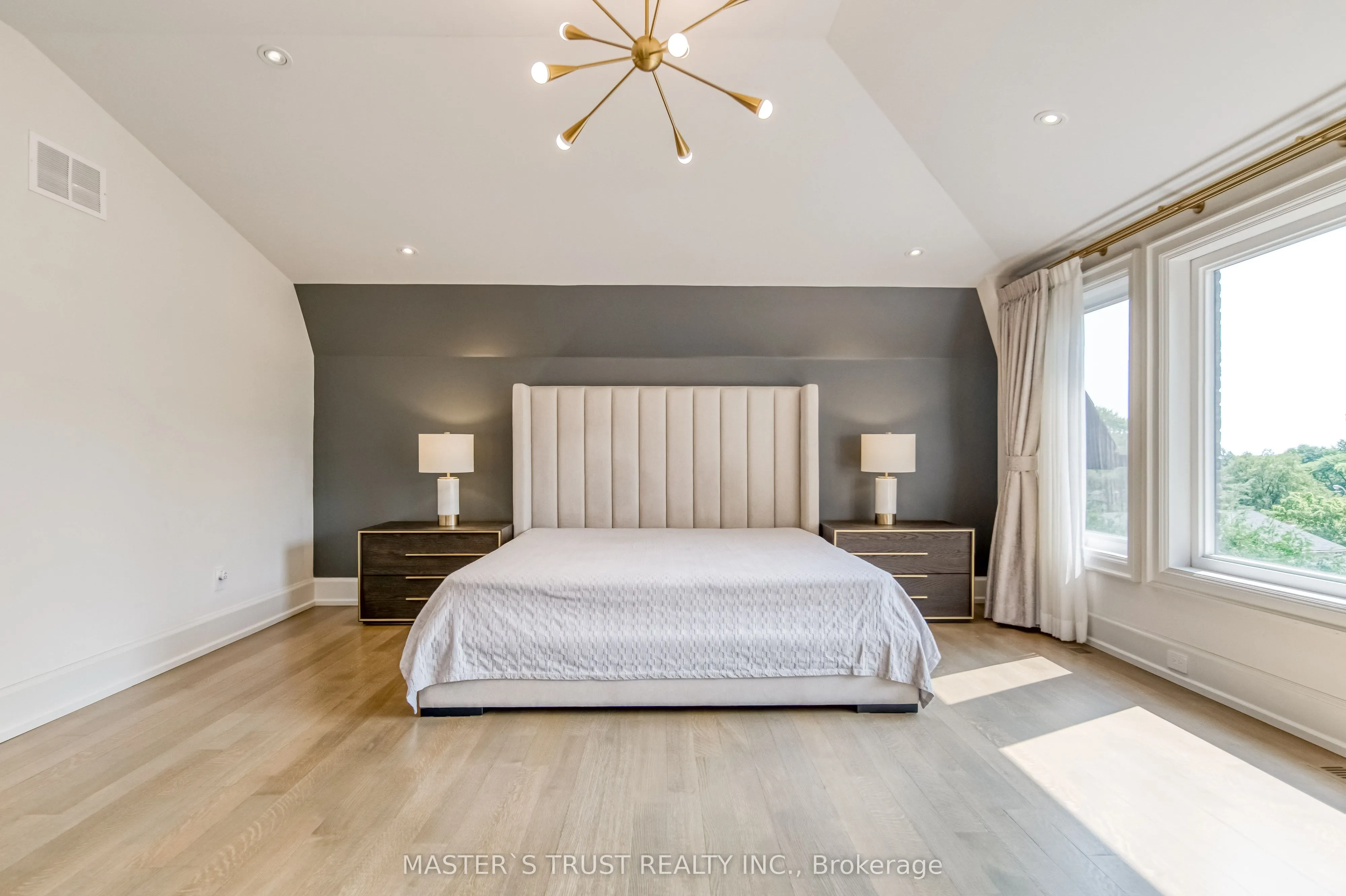 15 Ames Circle