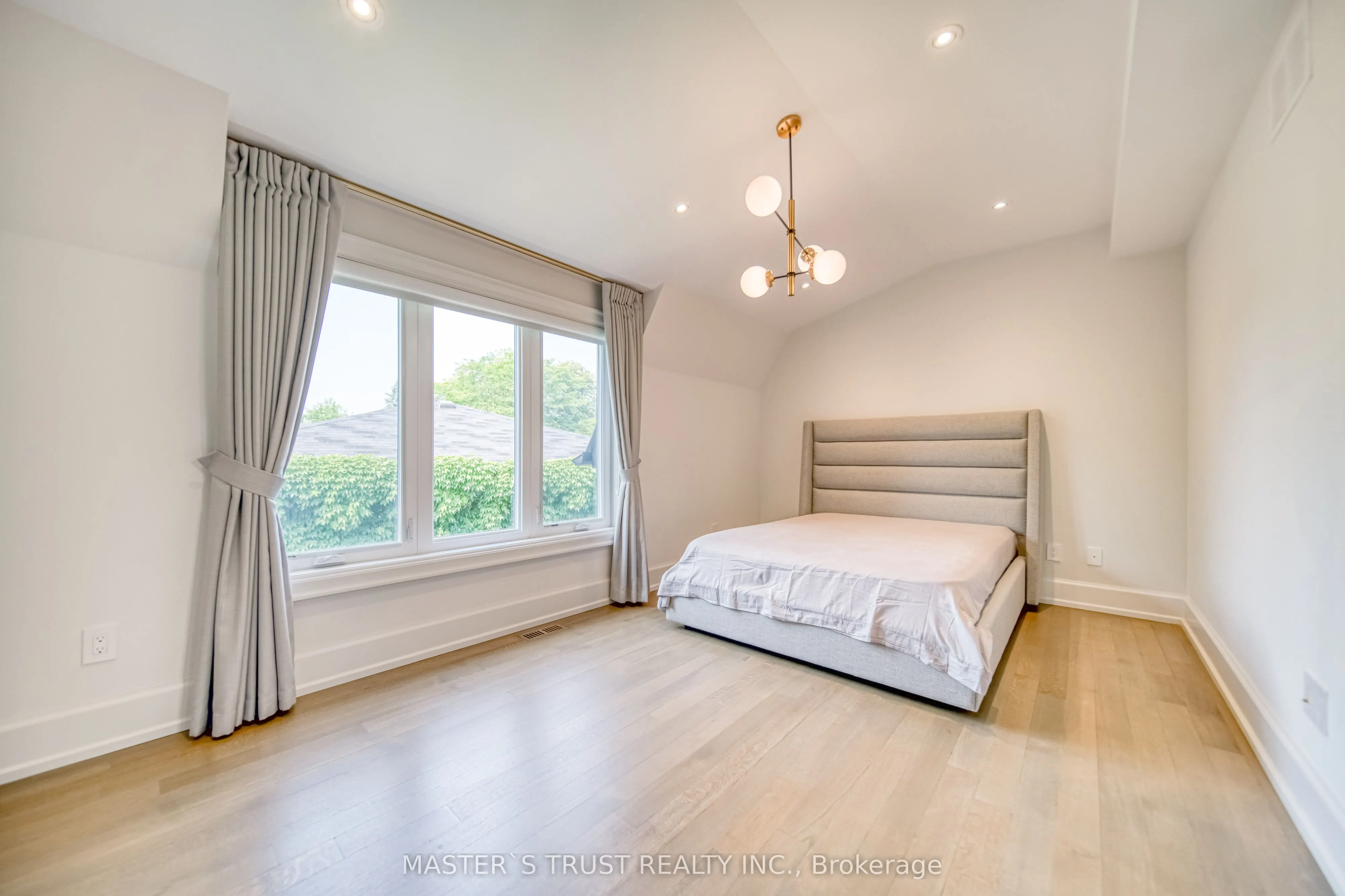 15 Ames Circle