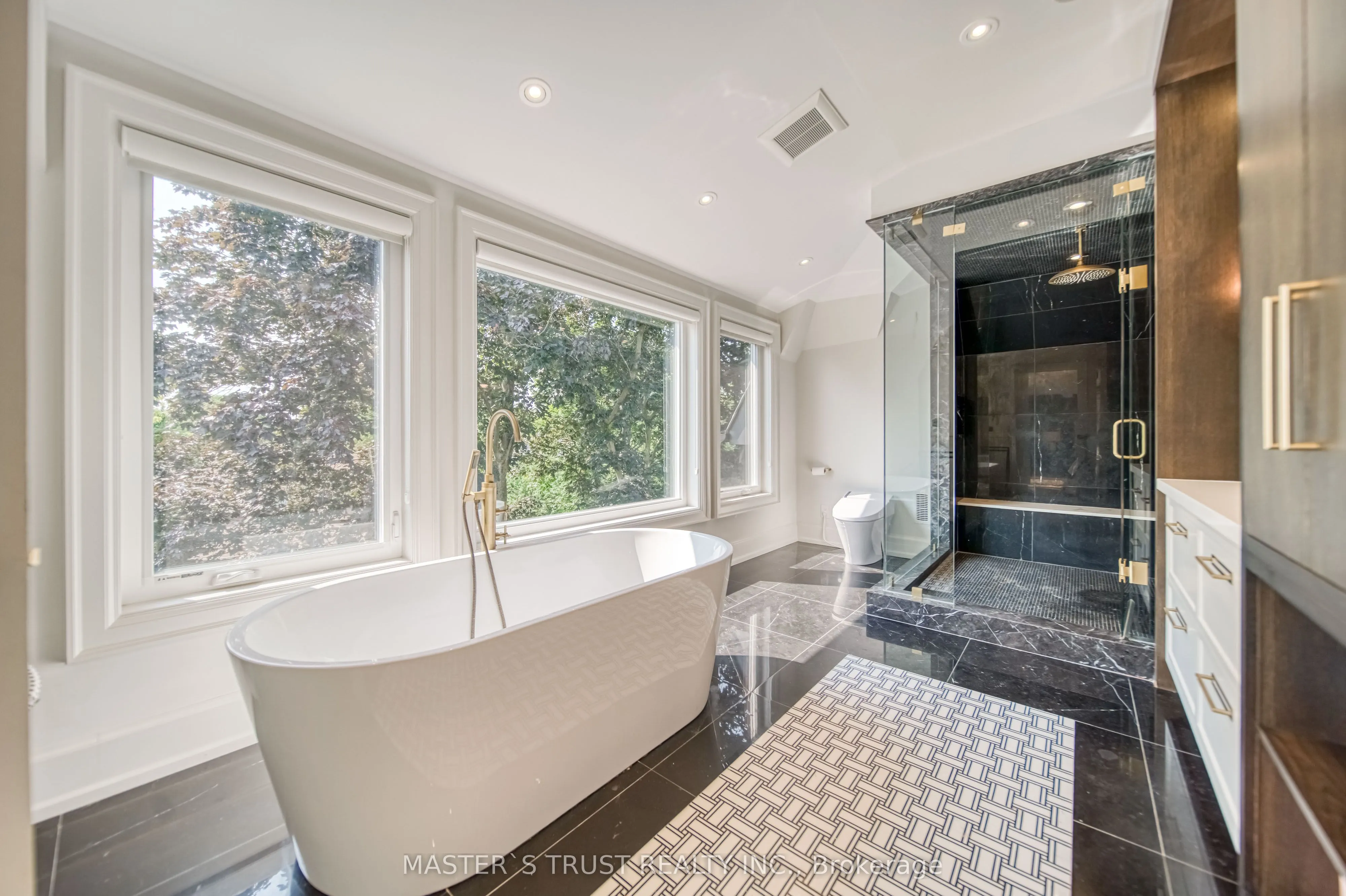 15 Ames Circle
