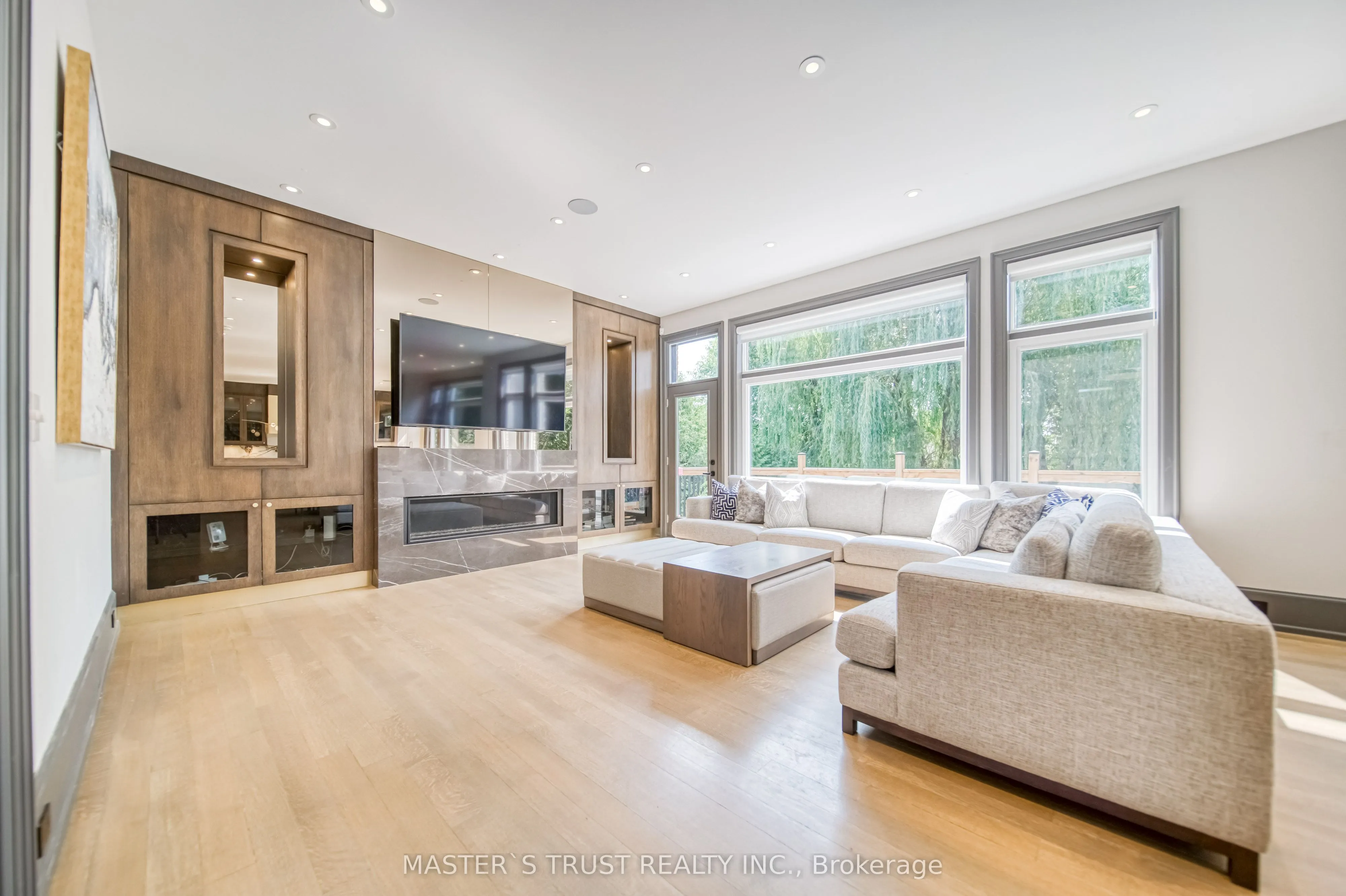 15 Ames Circle