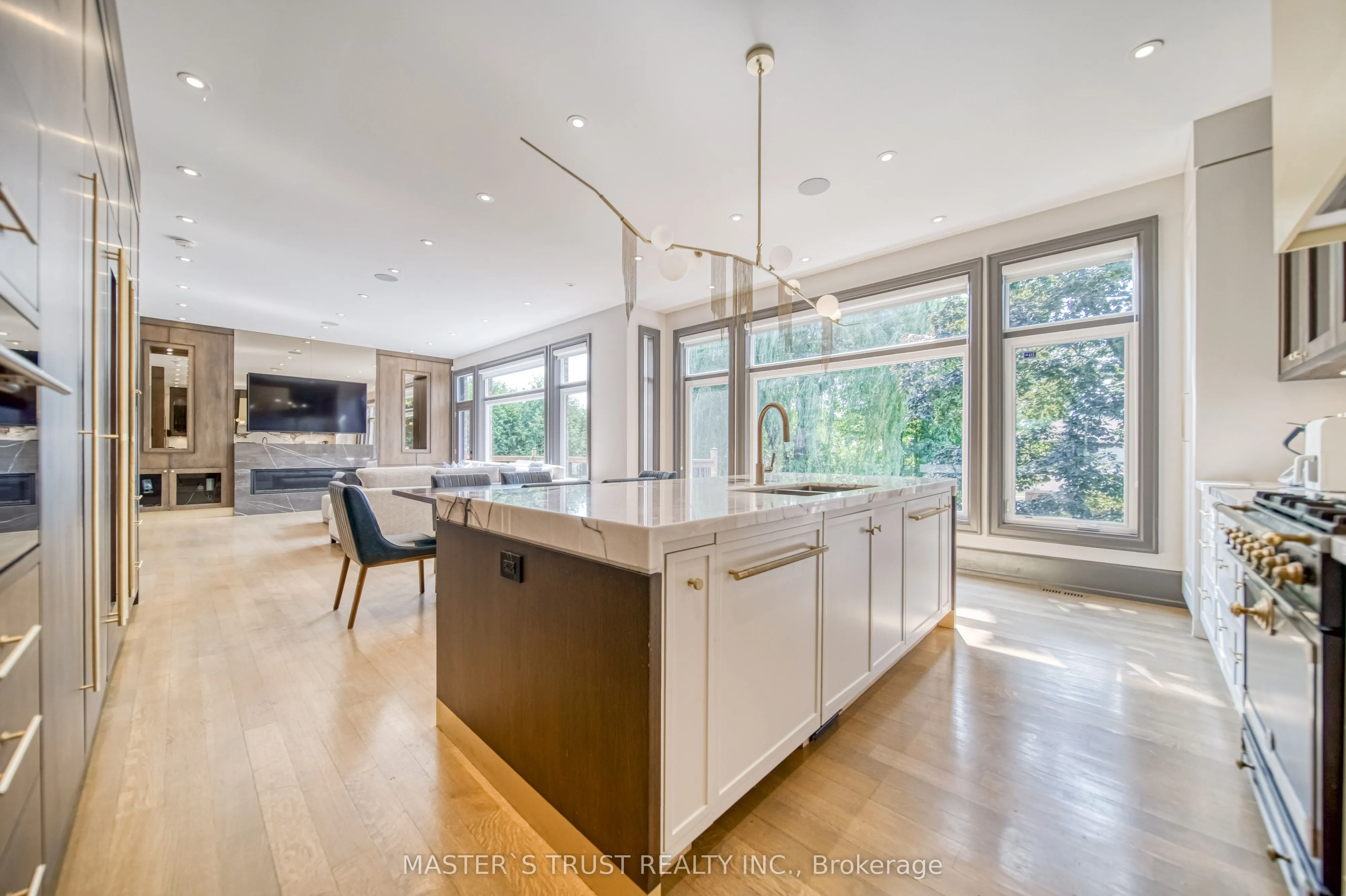 15 Ames Circle