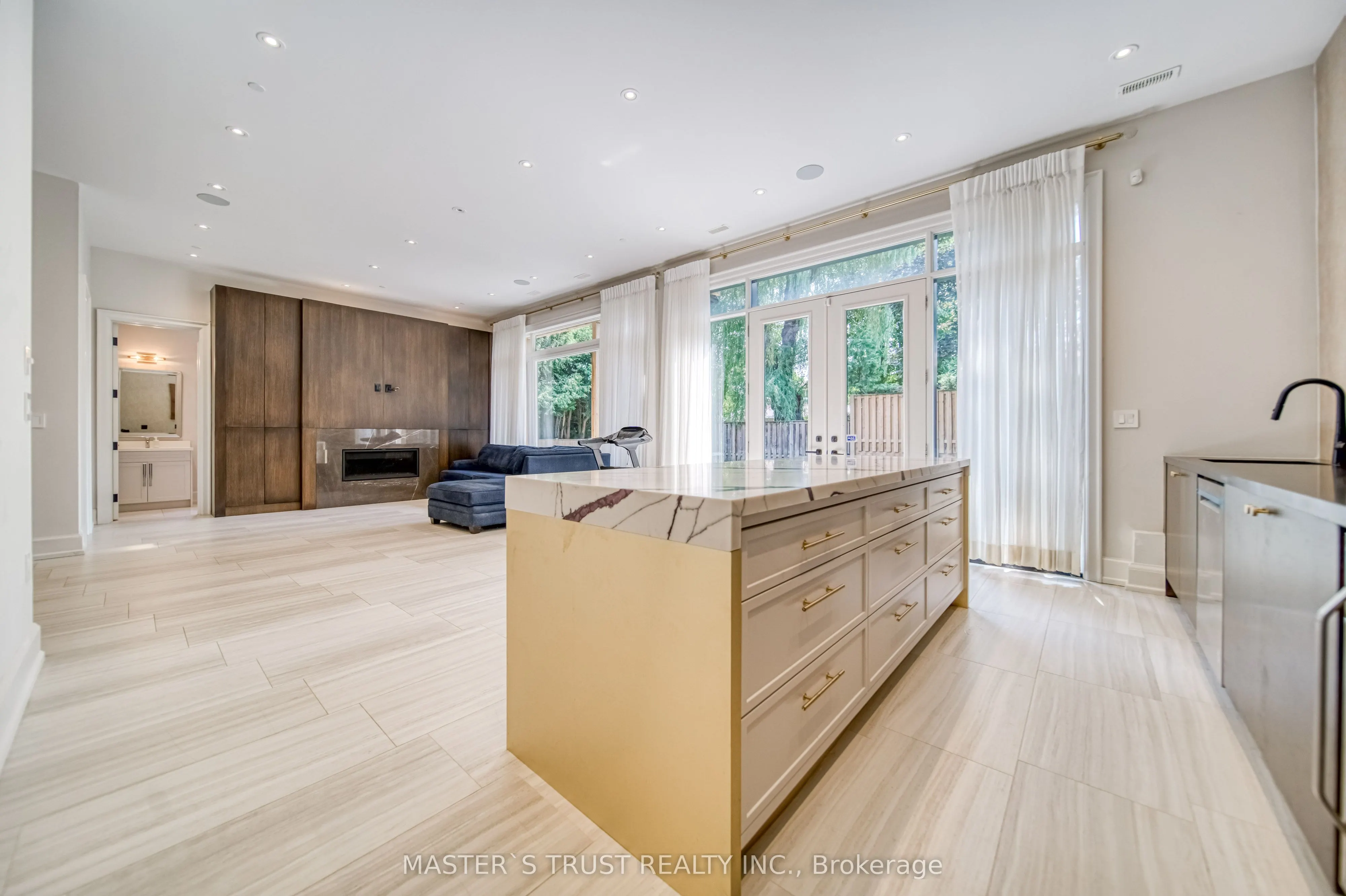 15 Ames Circle
