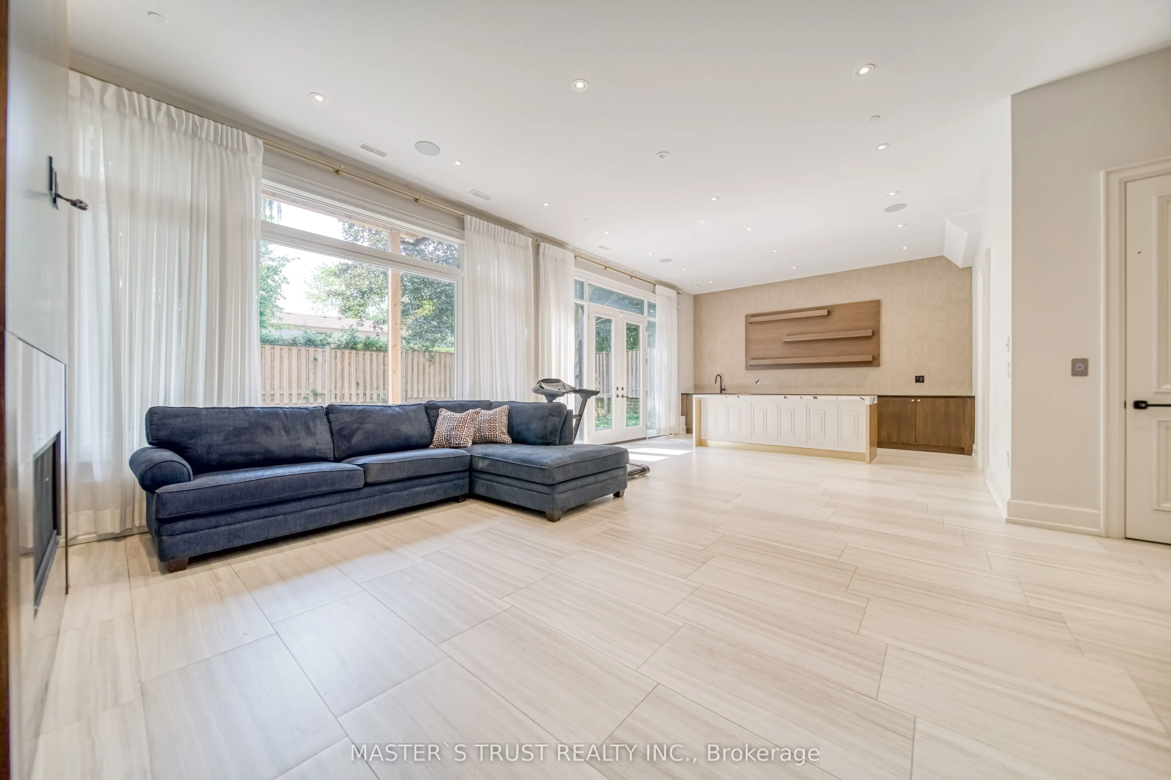 15 Ames Circle