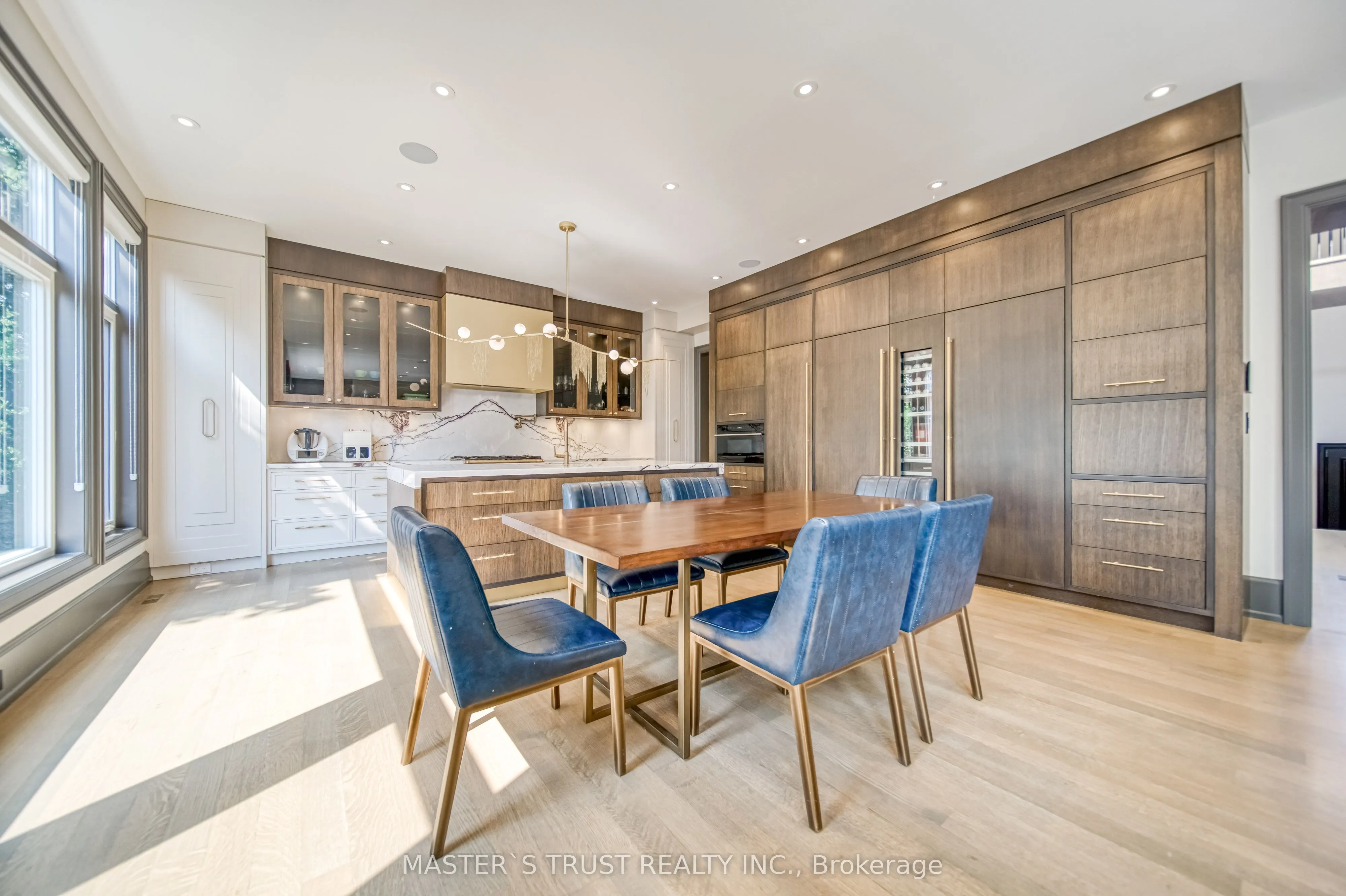 15 Ames Circle