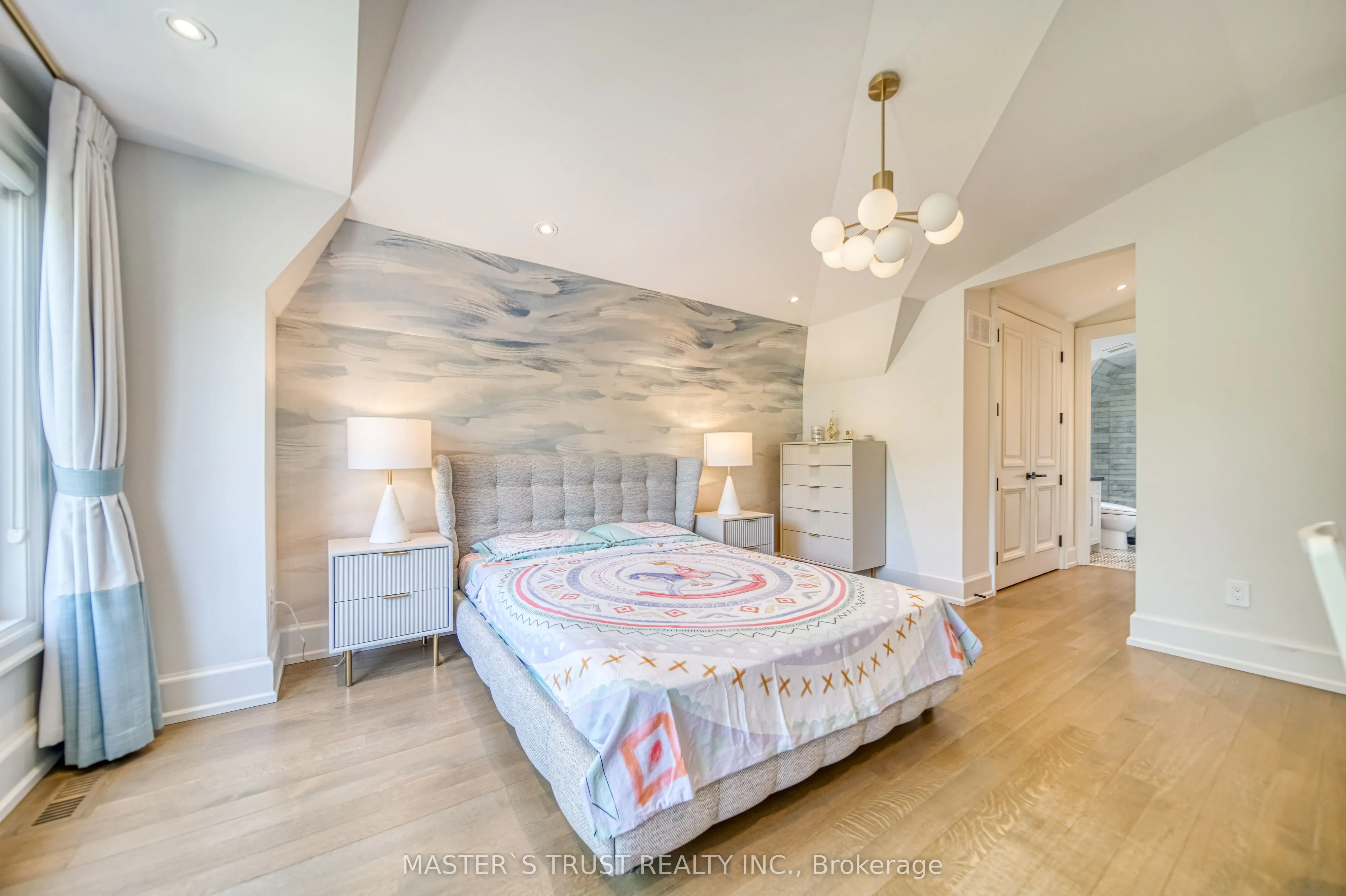 15 Ames Circle