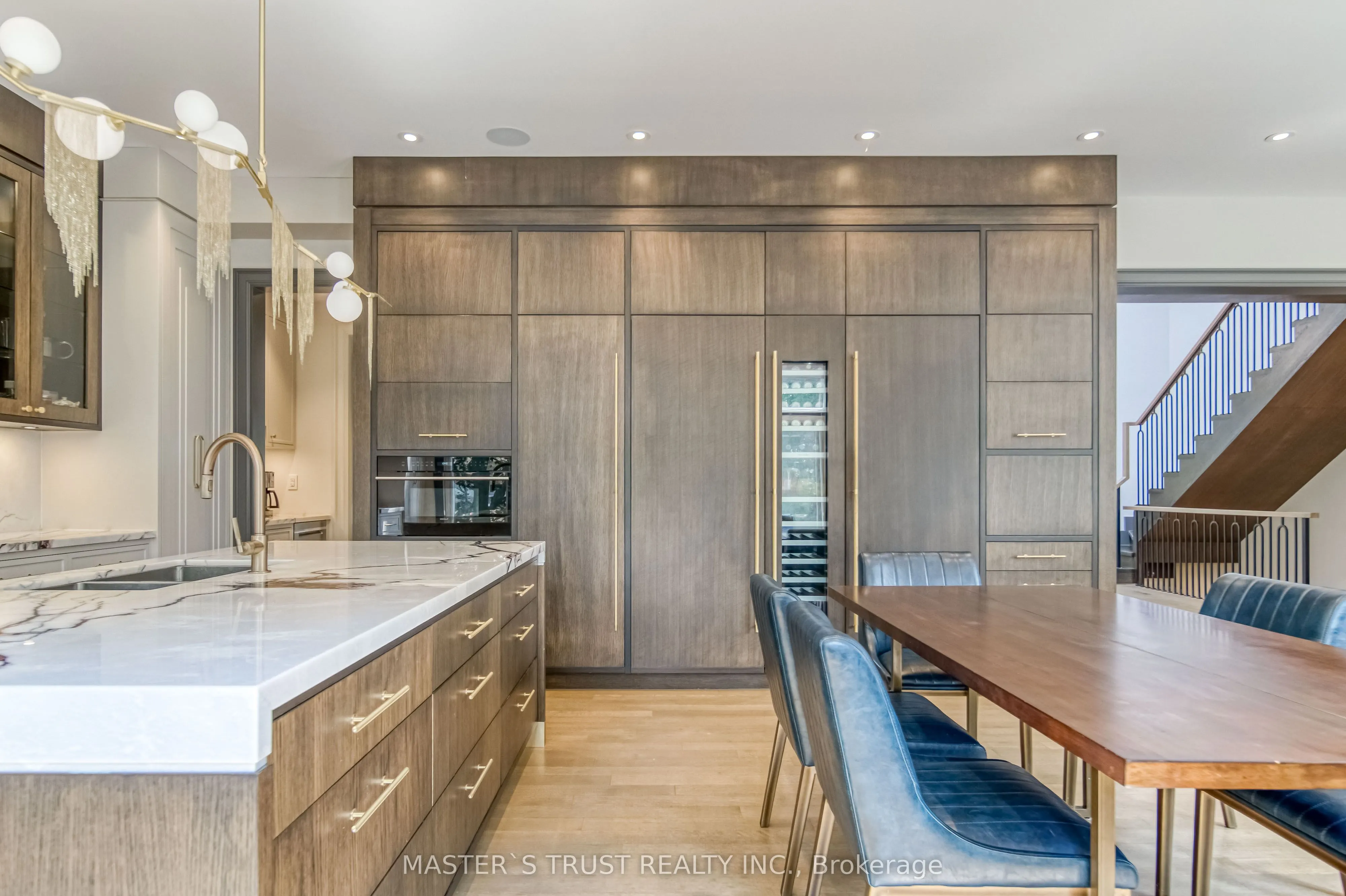 15 Ames Circle