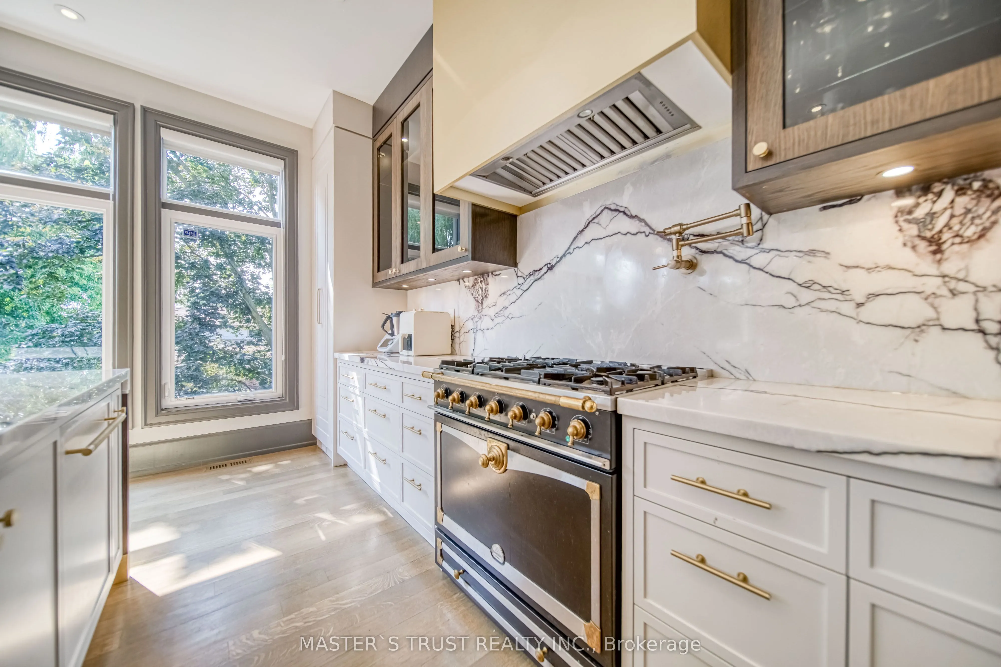 15 Ames Circle