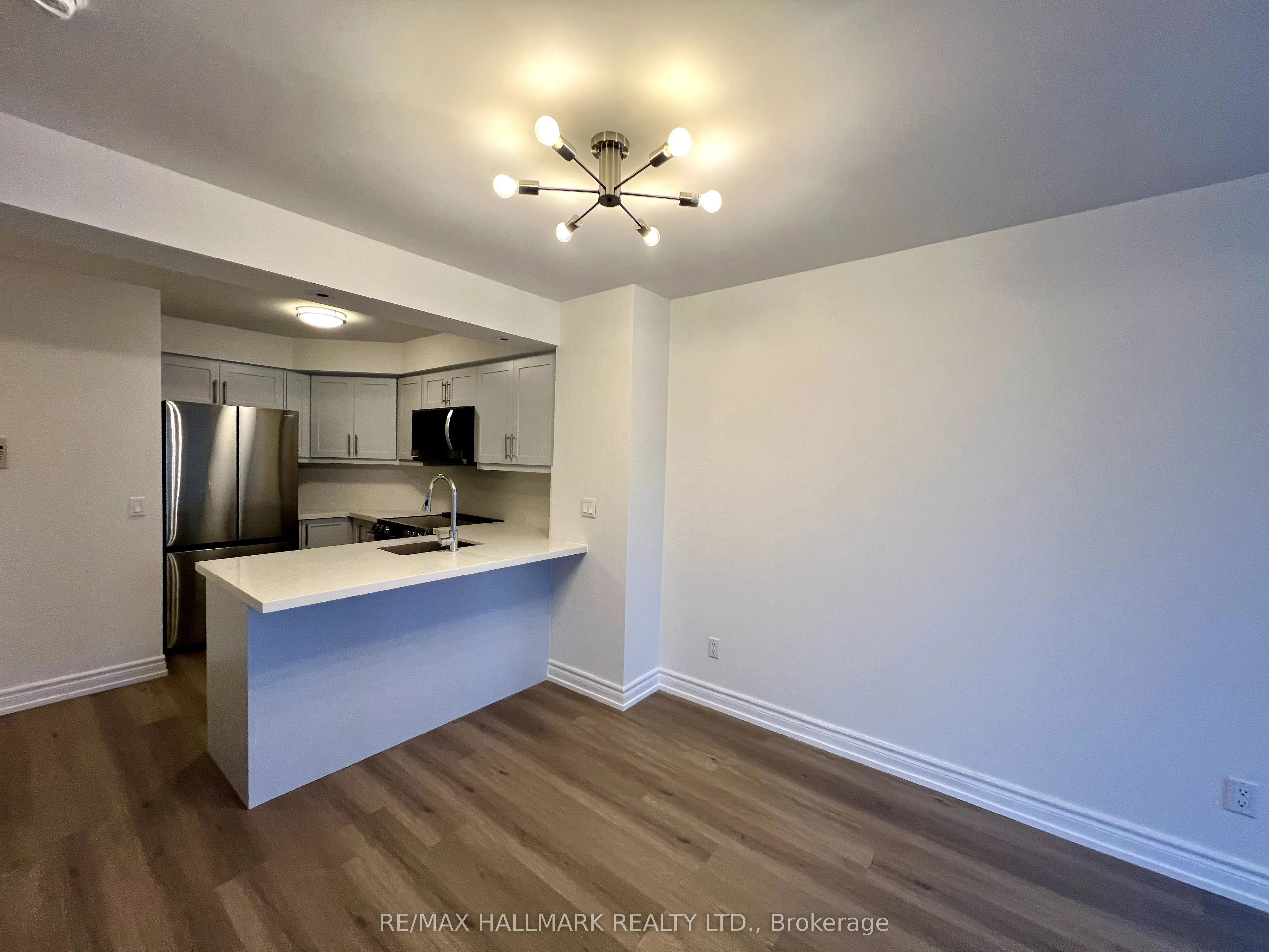 763 Bay Street, #1813