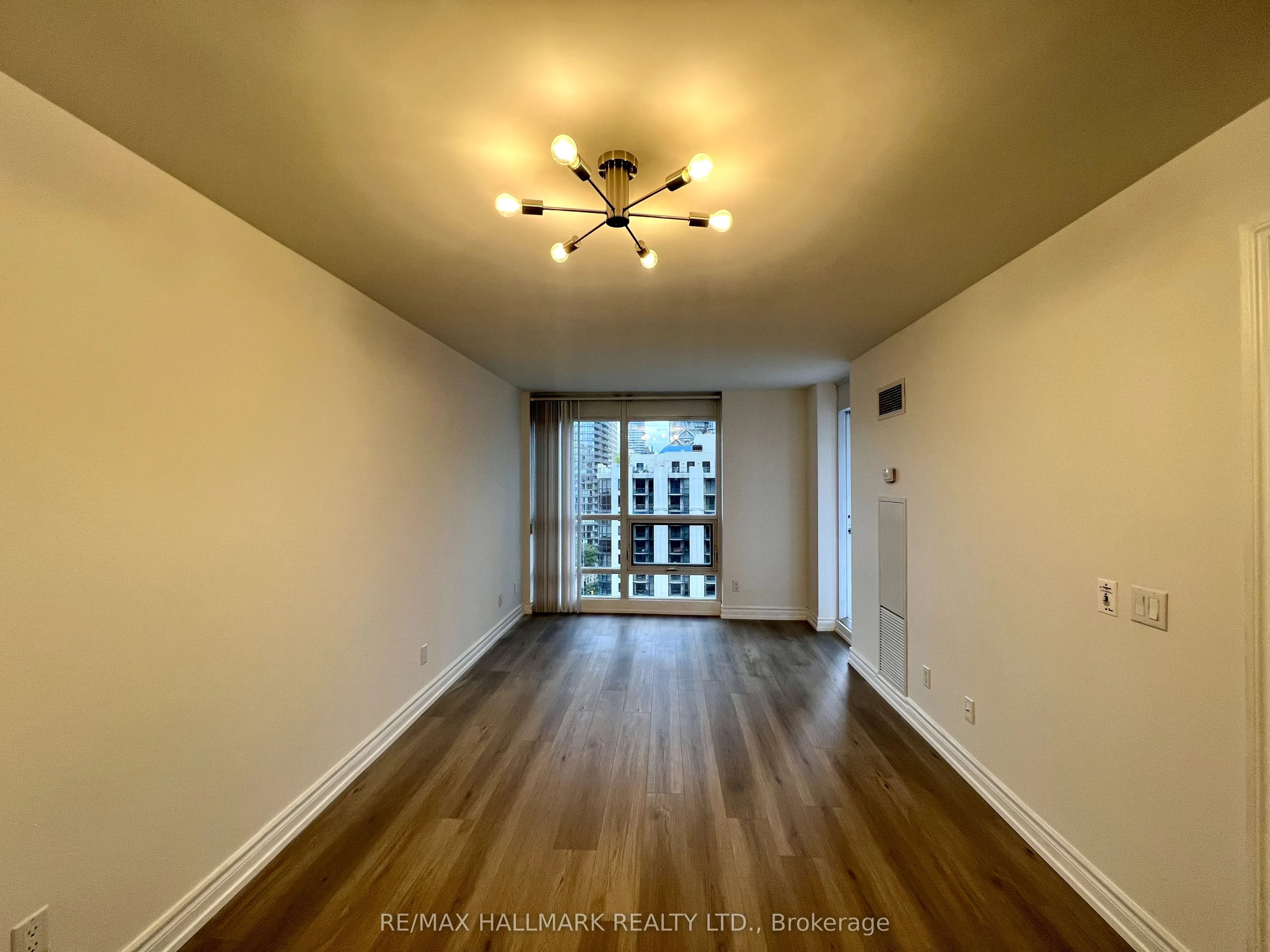 763 Bay Street, #1813