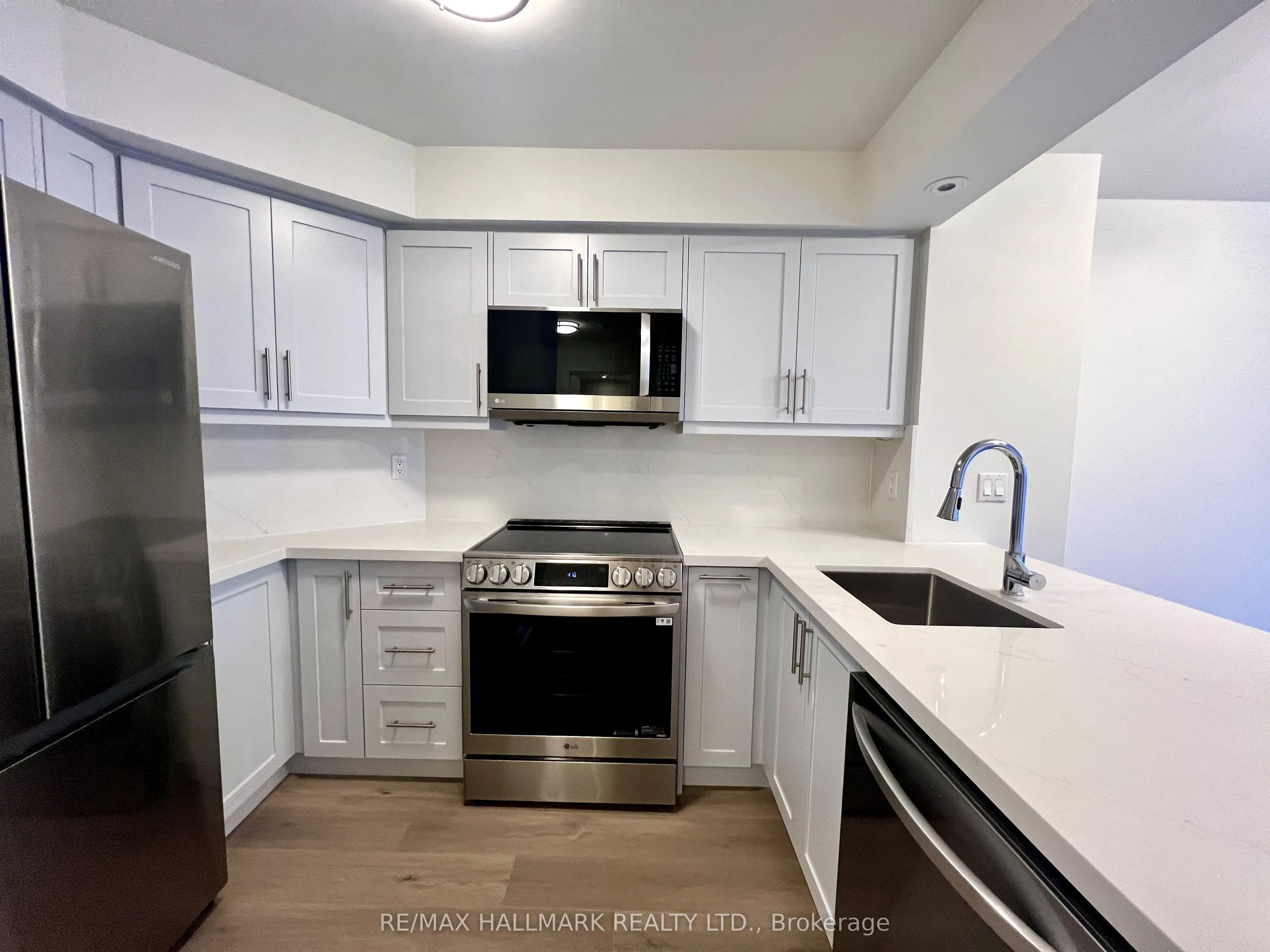 763 Bay Street, #1813