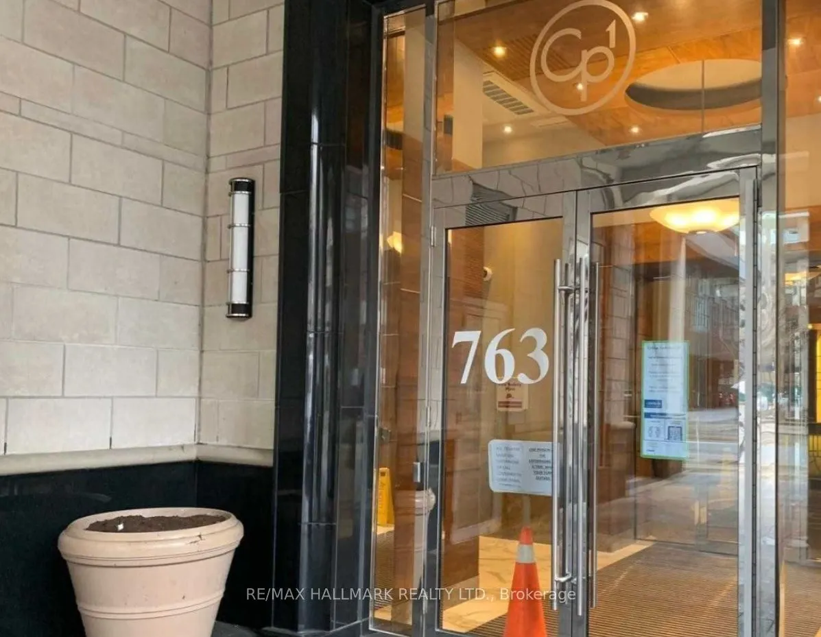 763 Bay Street, #1813