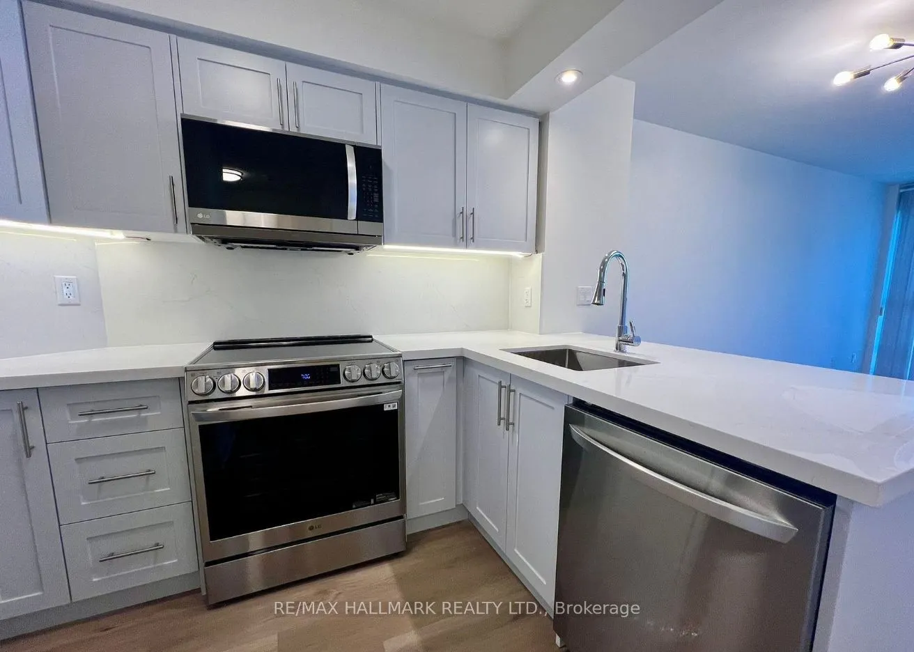 763 Bay Street, #1813