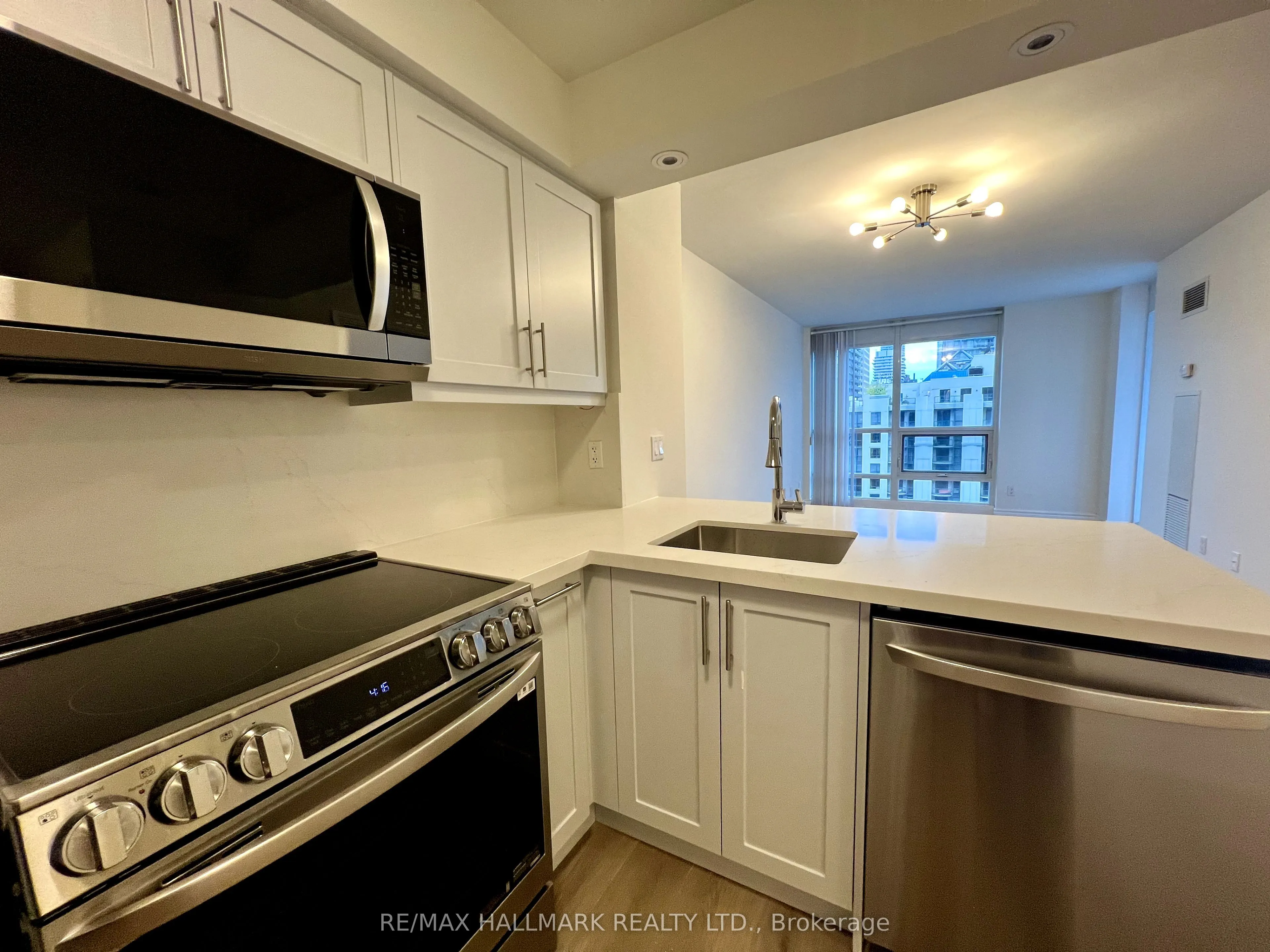 763 Bay Street, #1813