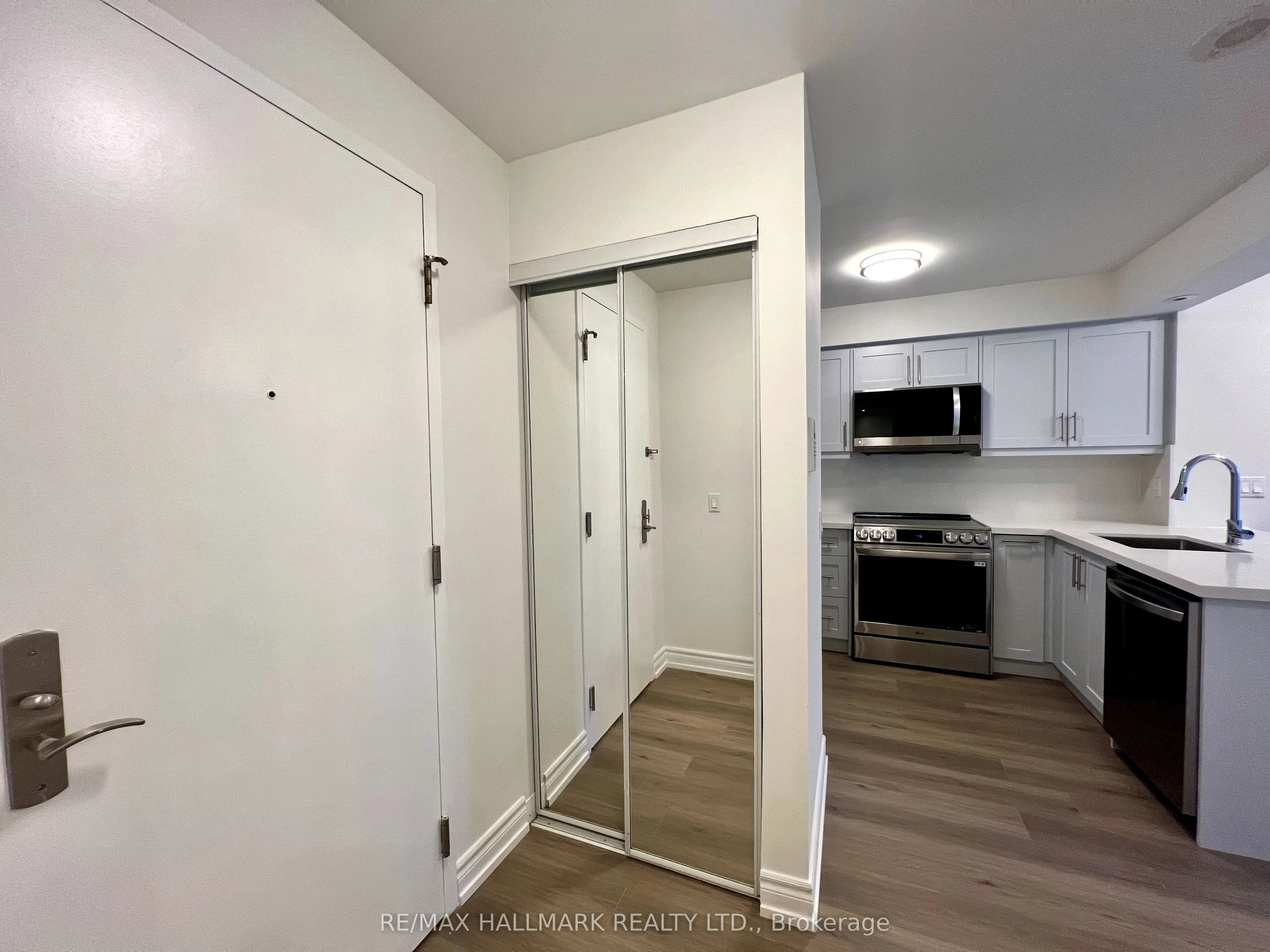 763 Bay Street, #1813