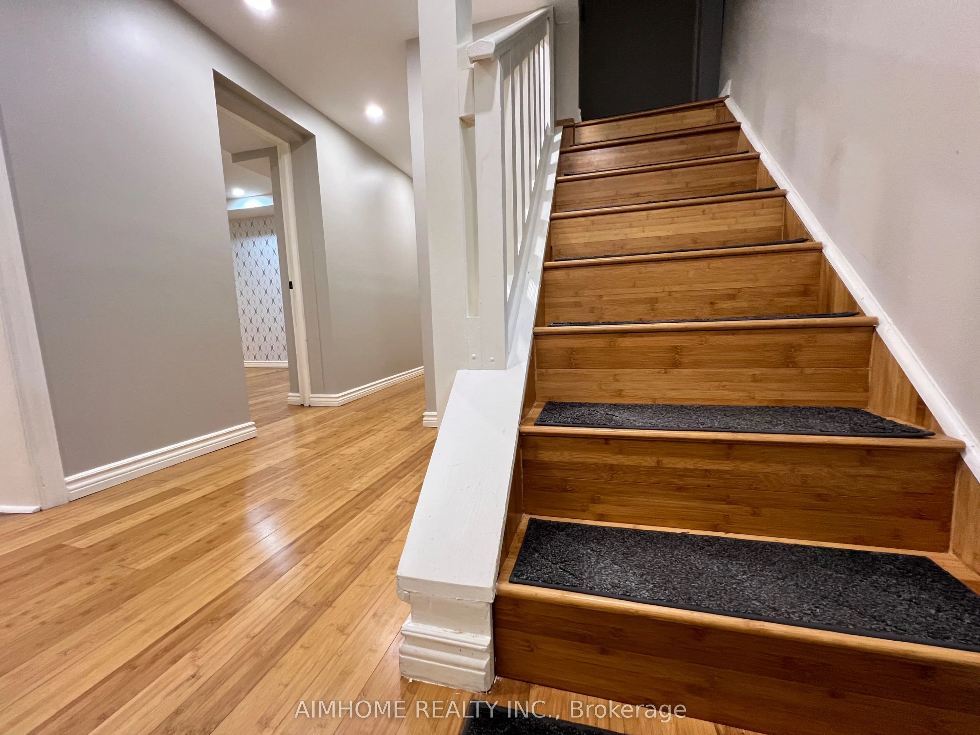 125 Chaplin Crescent, #Basement