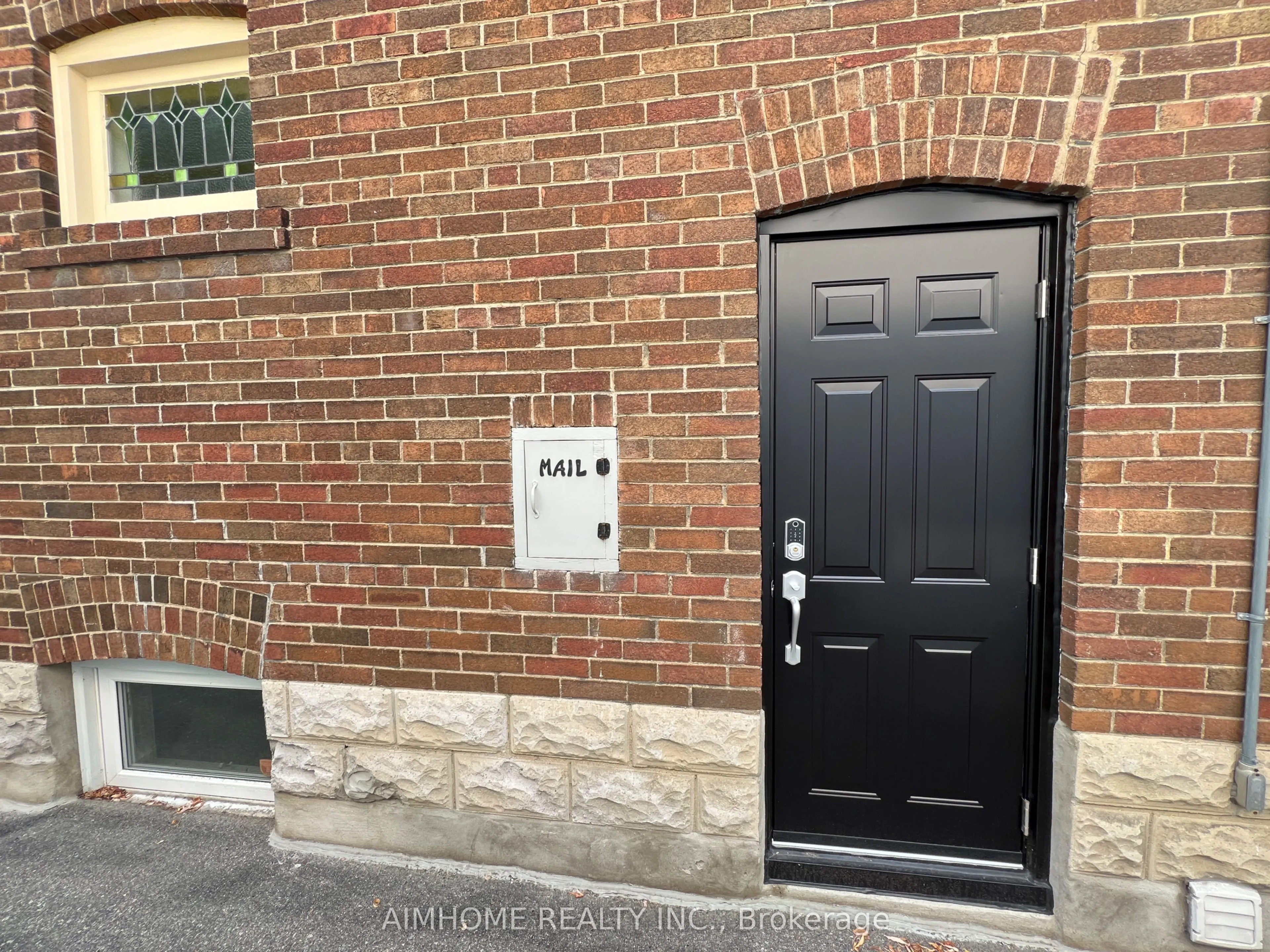125 Chaplin Crescent, #Basement