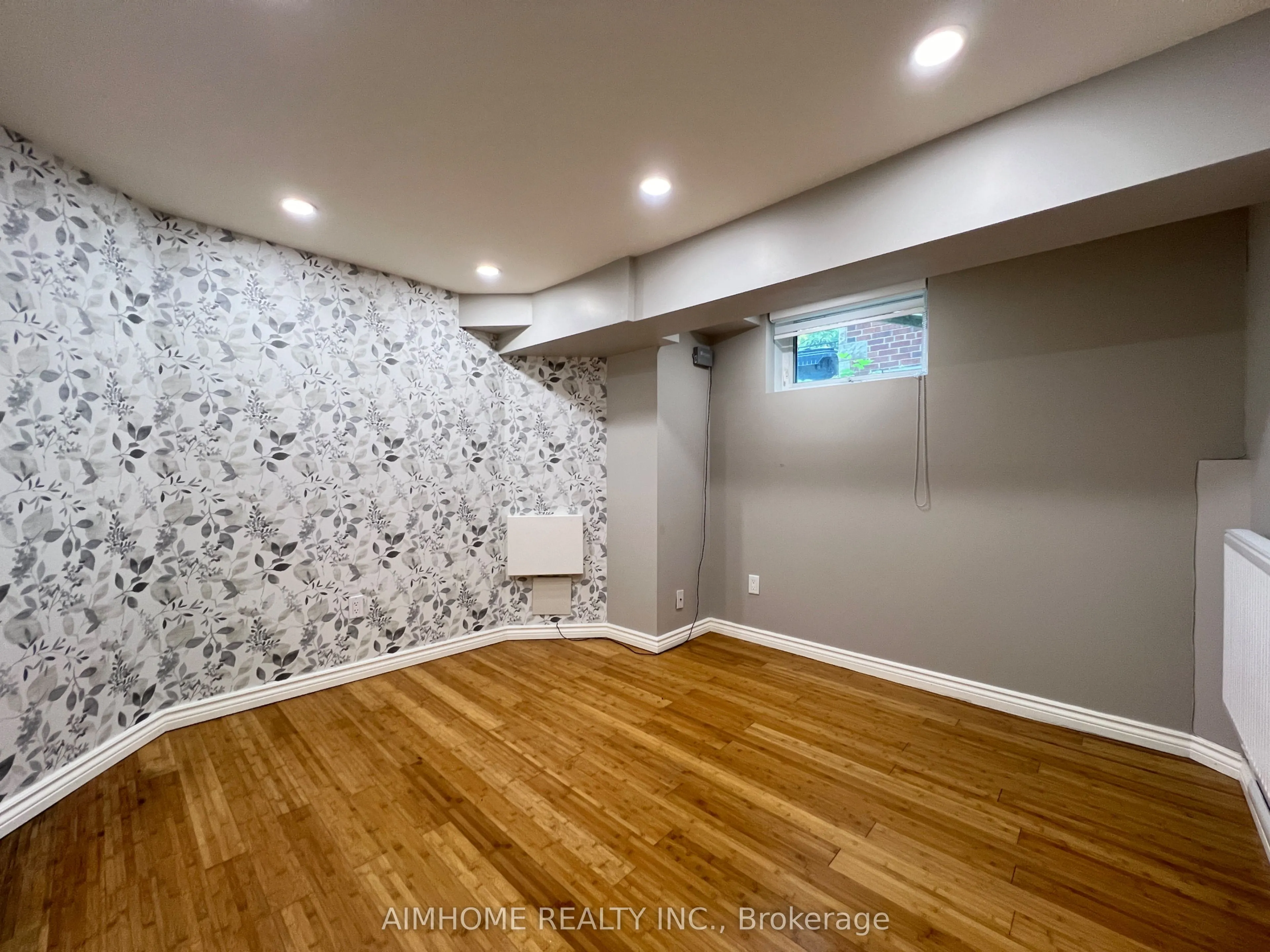 125 Chaplin Crescent, #Basement