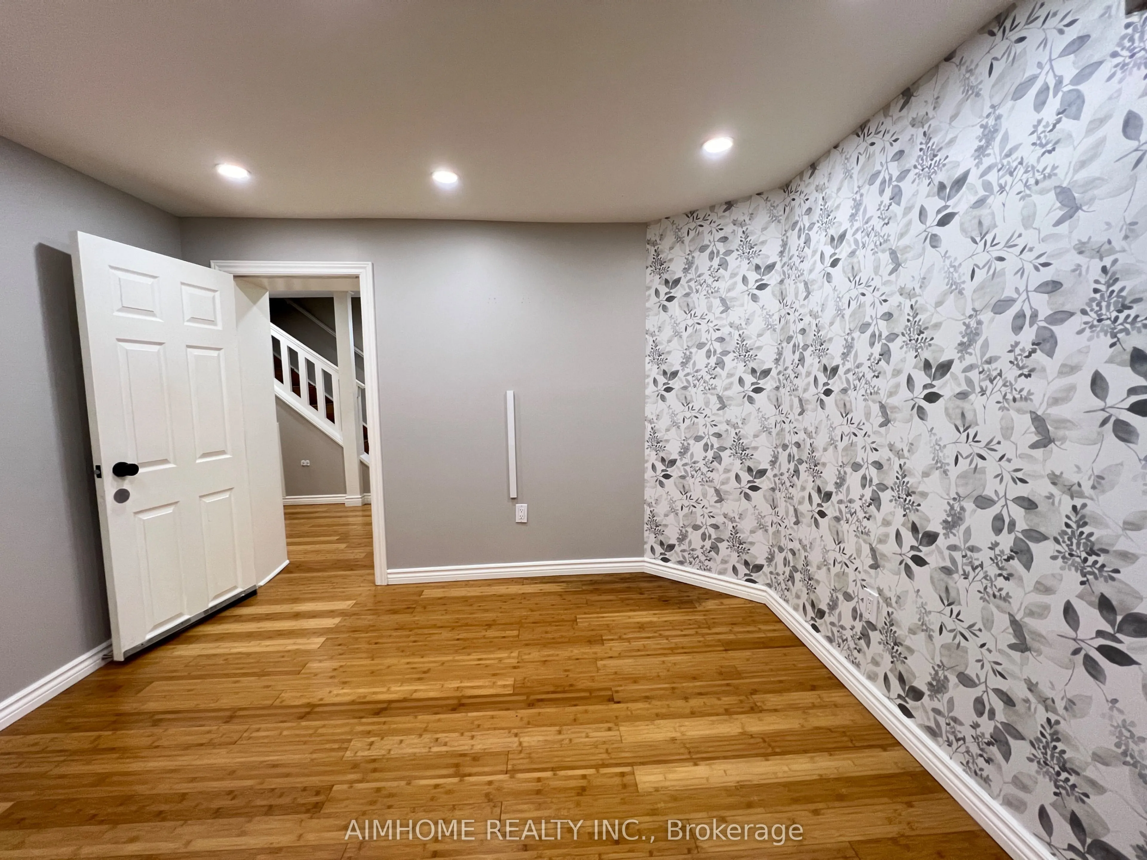 125 Chaplin Crescent, #Basement