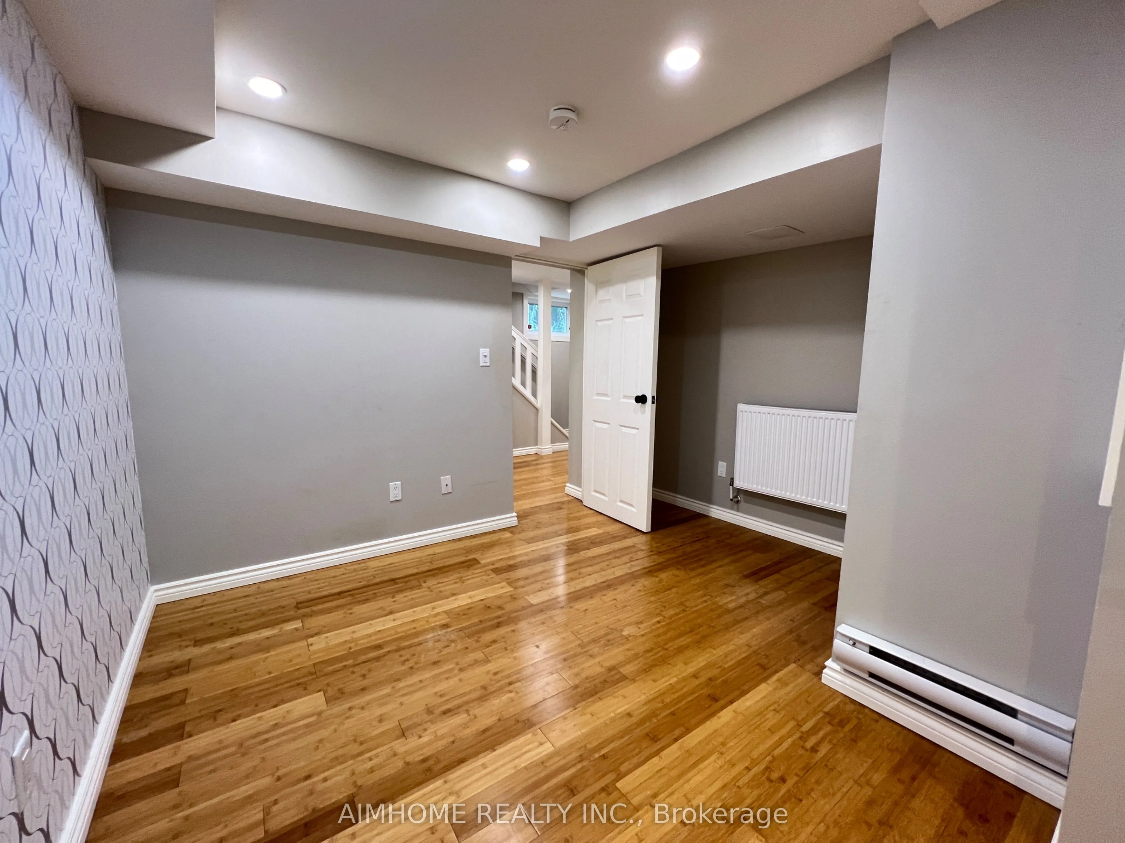 125 Chaplin Crescent, #Basement
