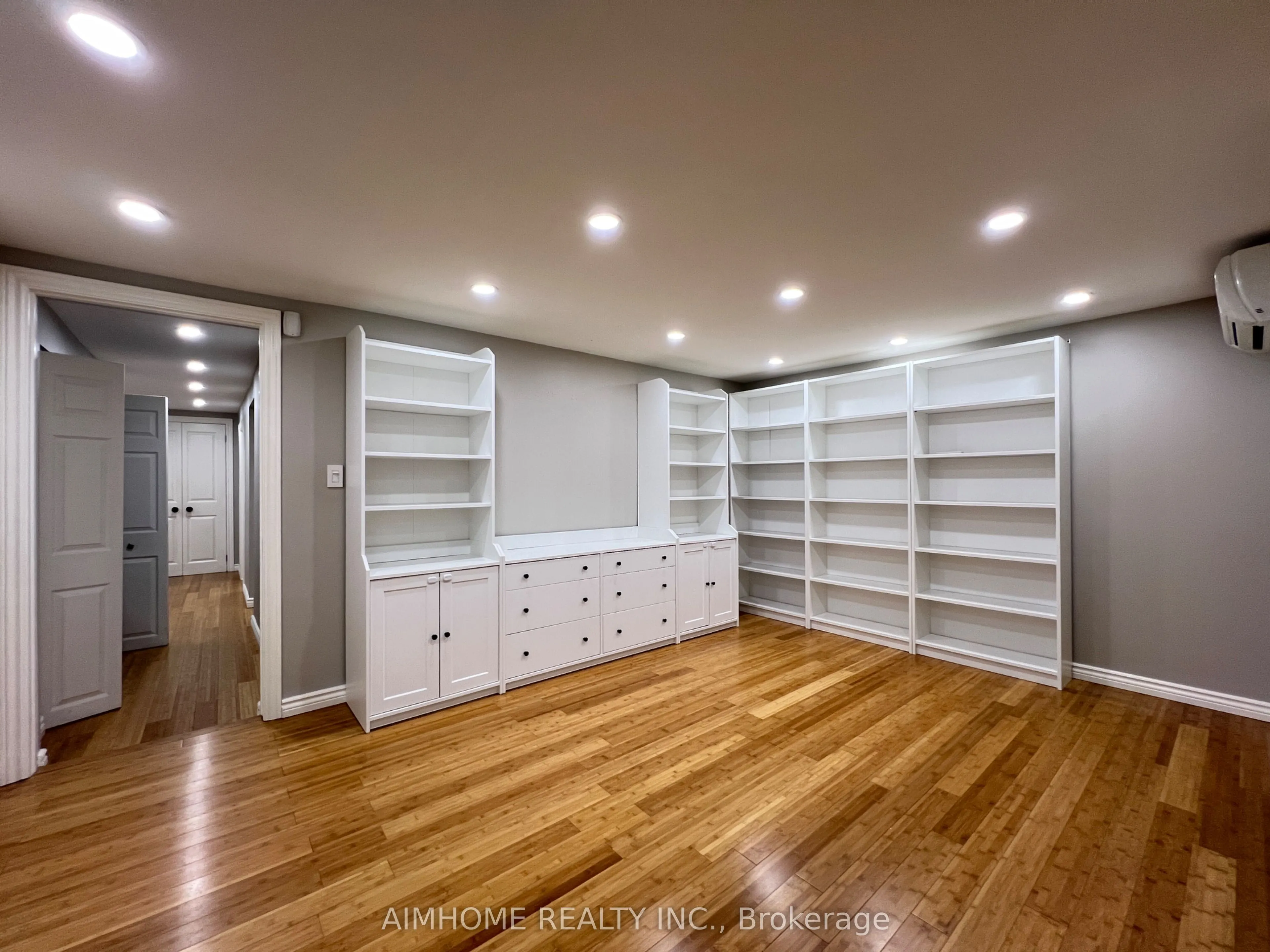 125 Chaplin Crescent, #Basement