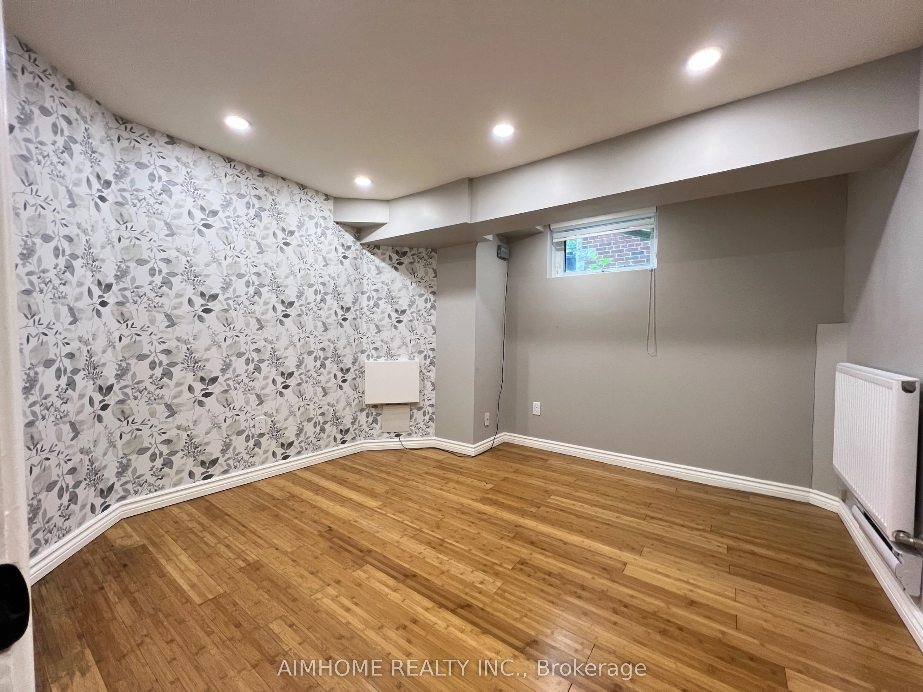 125 Chaplin Crescent, #Basement