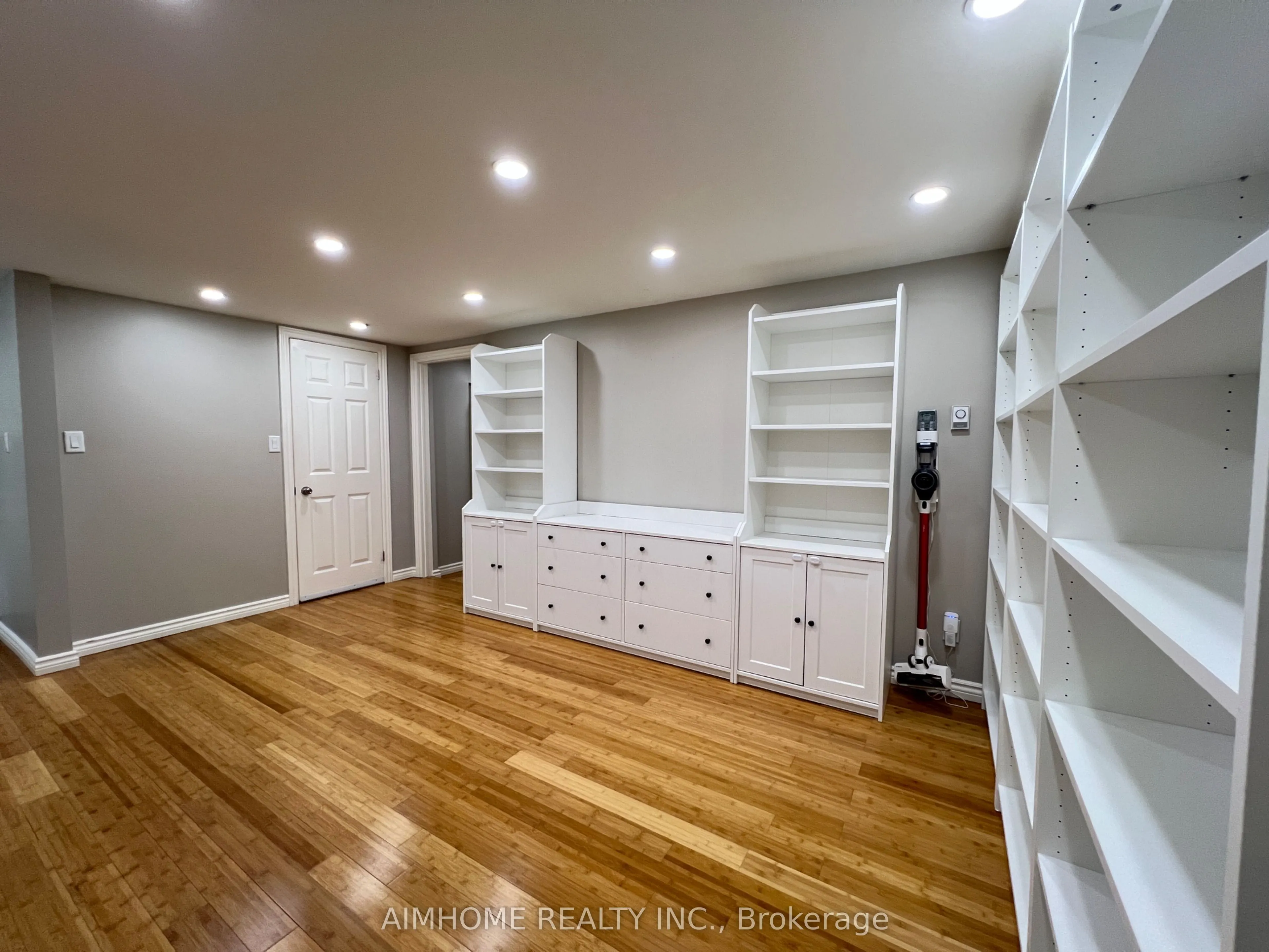 125 Chaplin Crescent, #Basement
