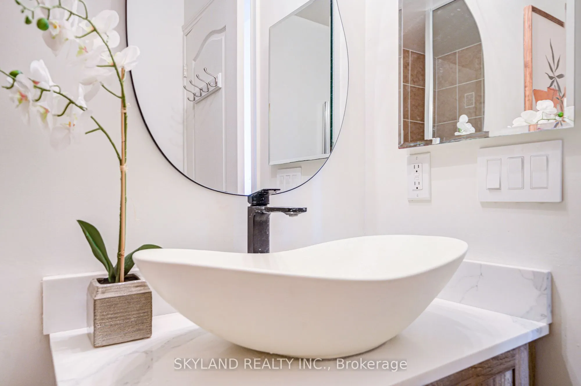 1105 Leslie Street, #1106