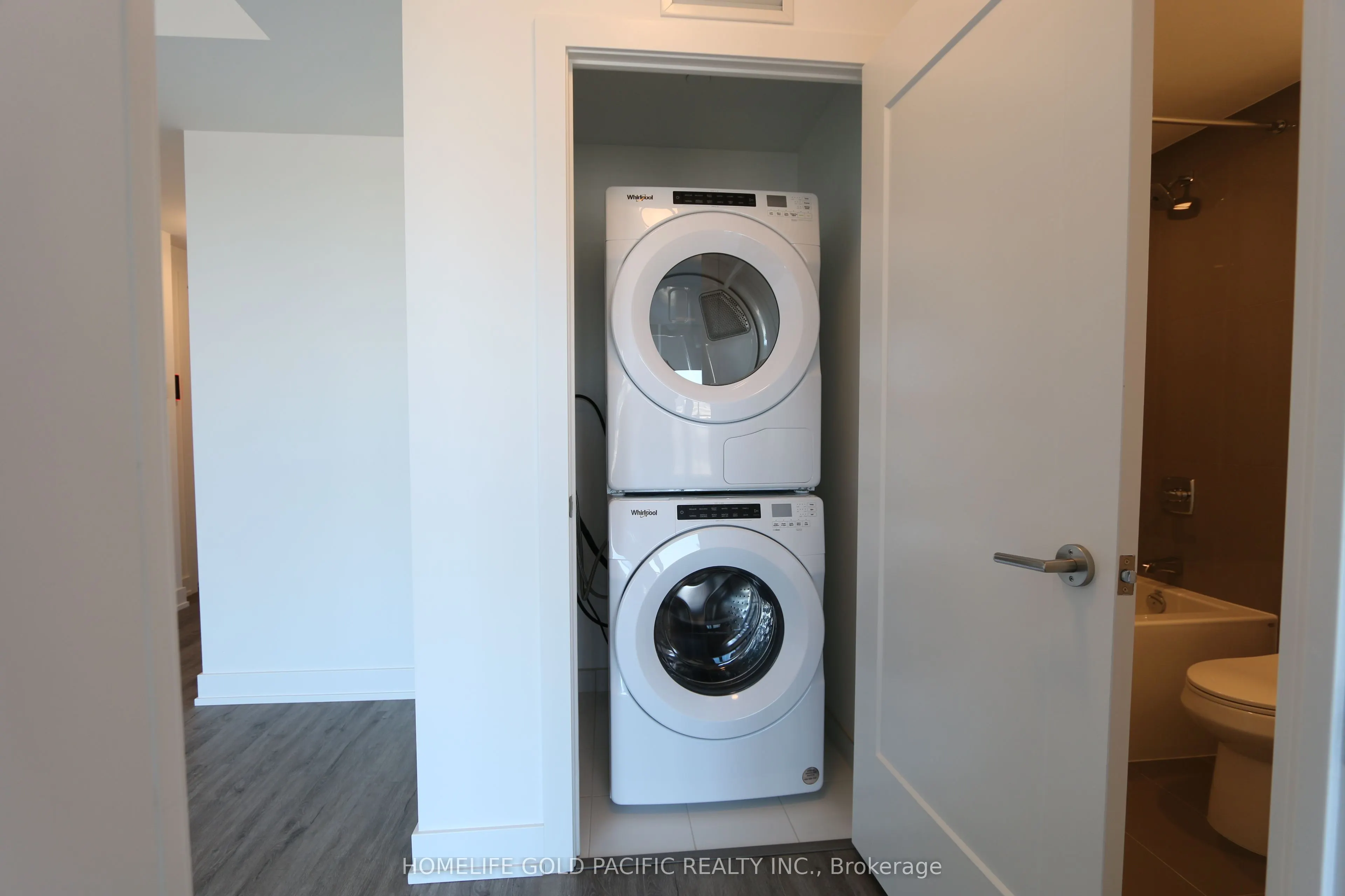 20 Inn On The Park Drive, #2338