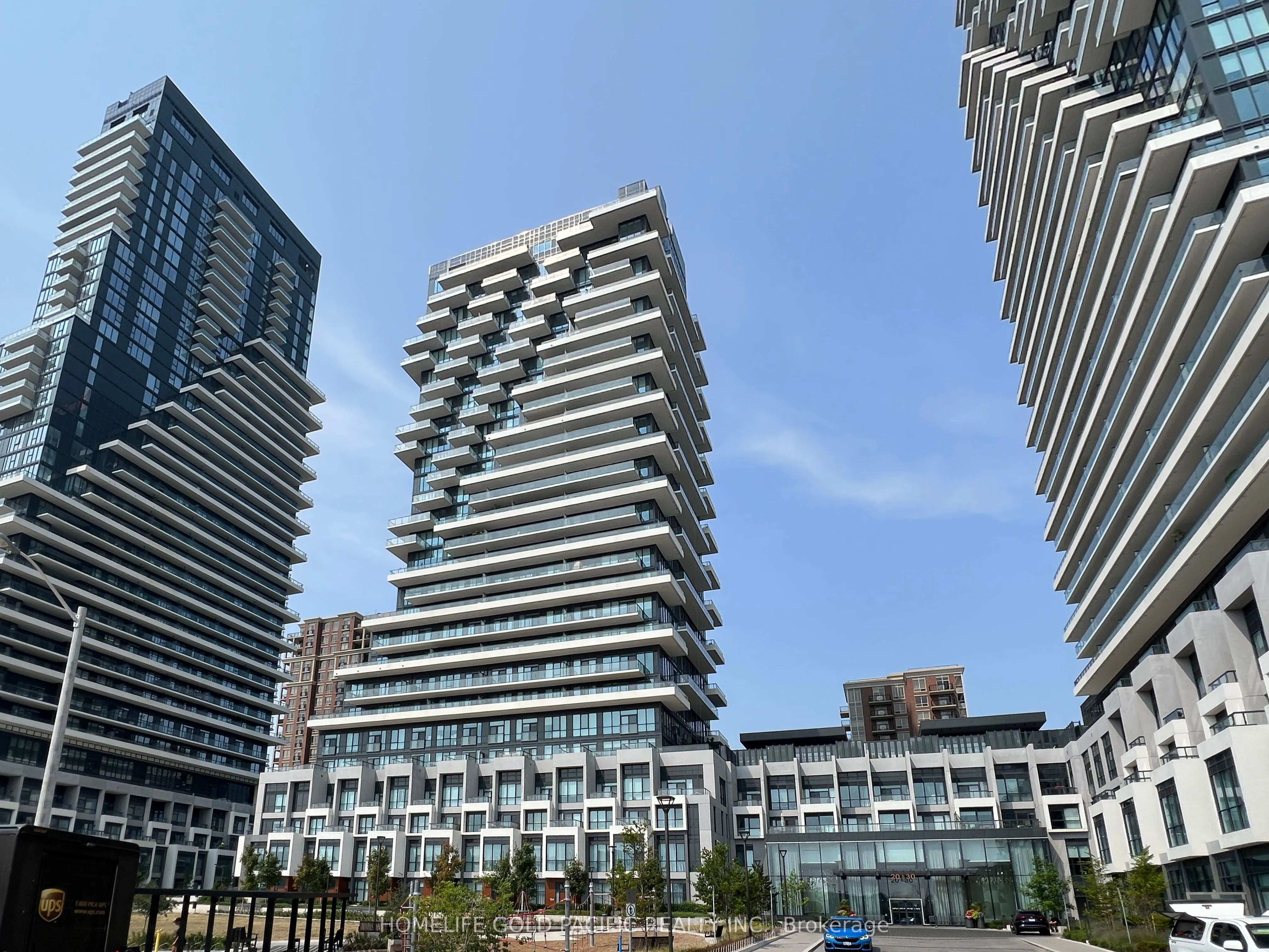 20 Inn On The Park Drive, #2338