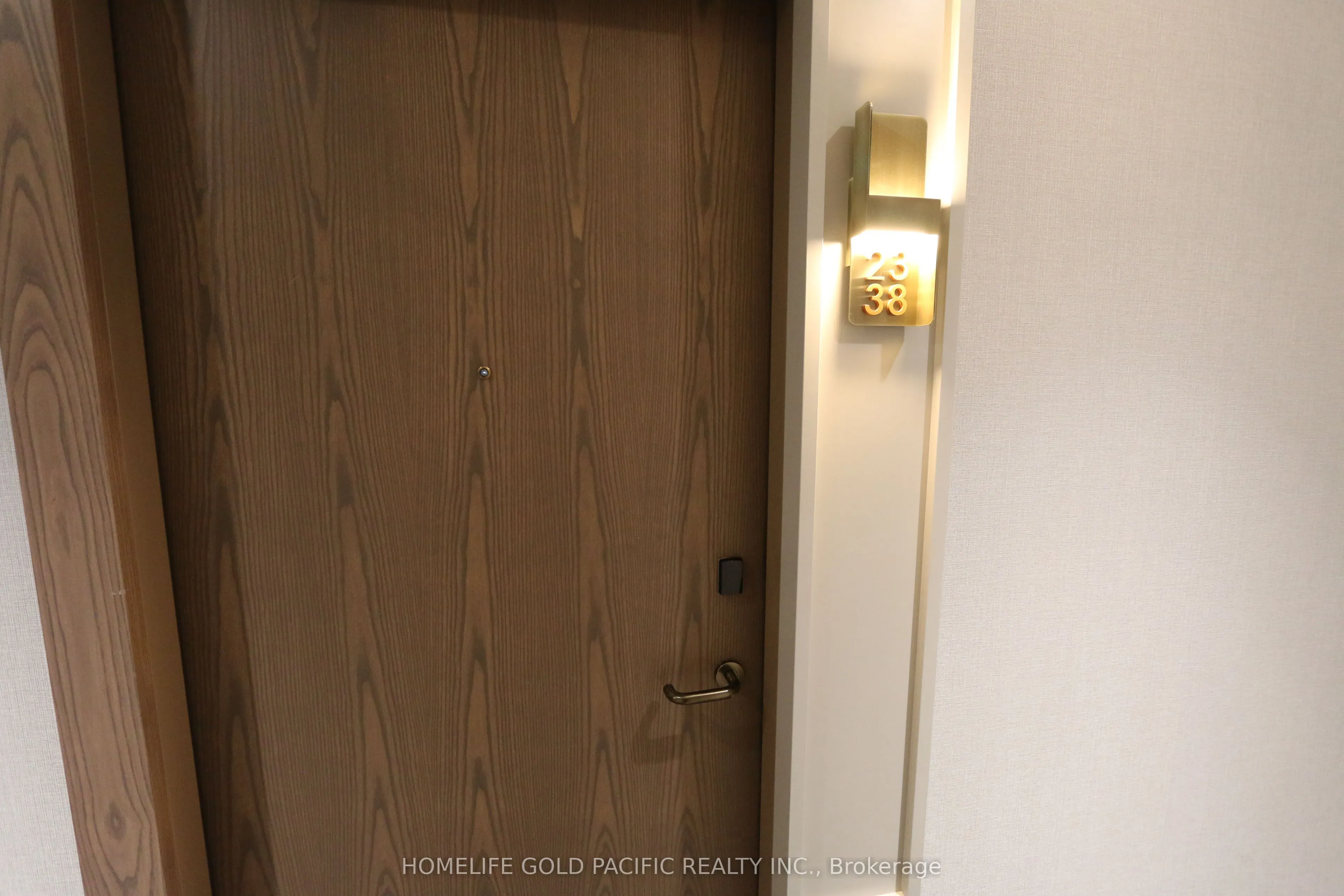 20 Inn On The Park Drive, #2338