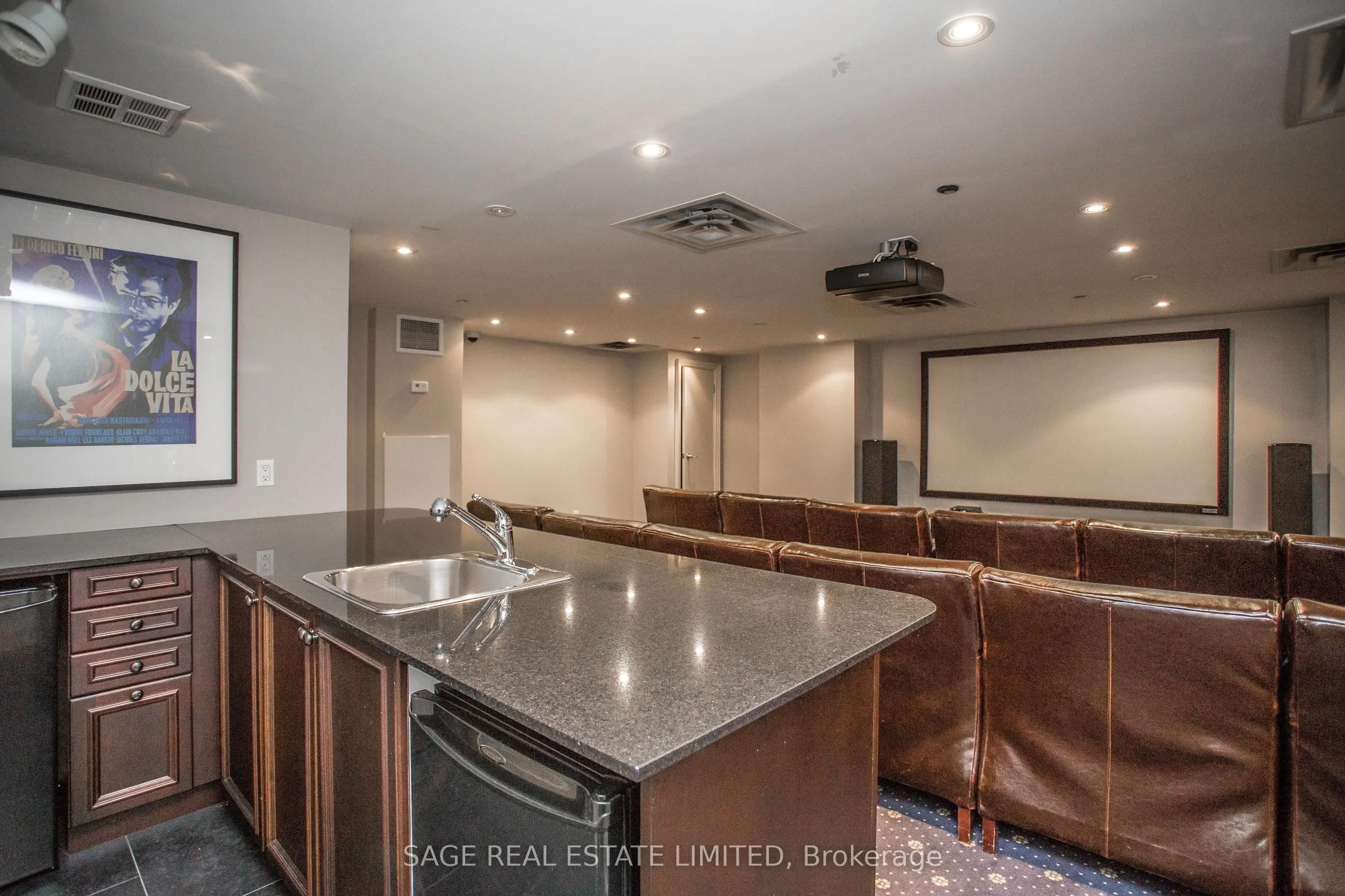 485 Rosewell Avenue, #212