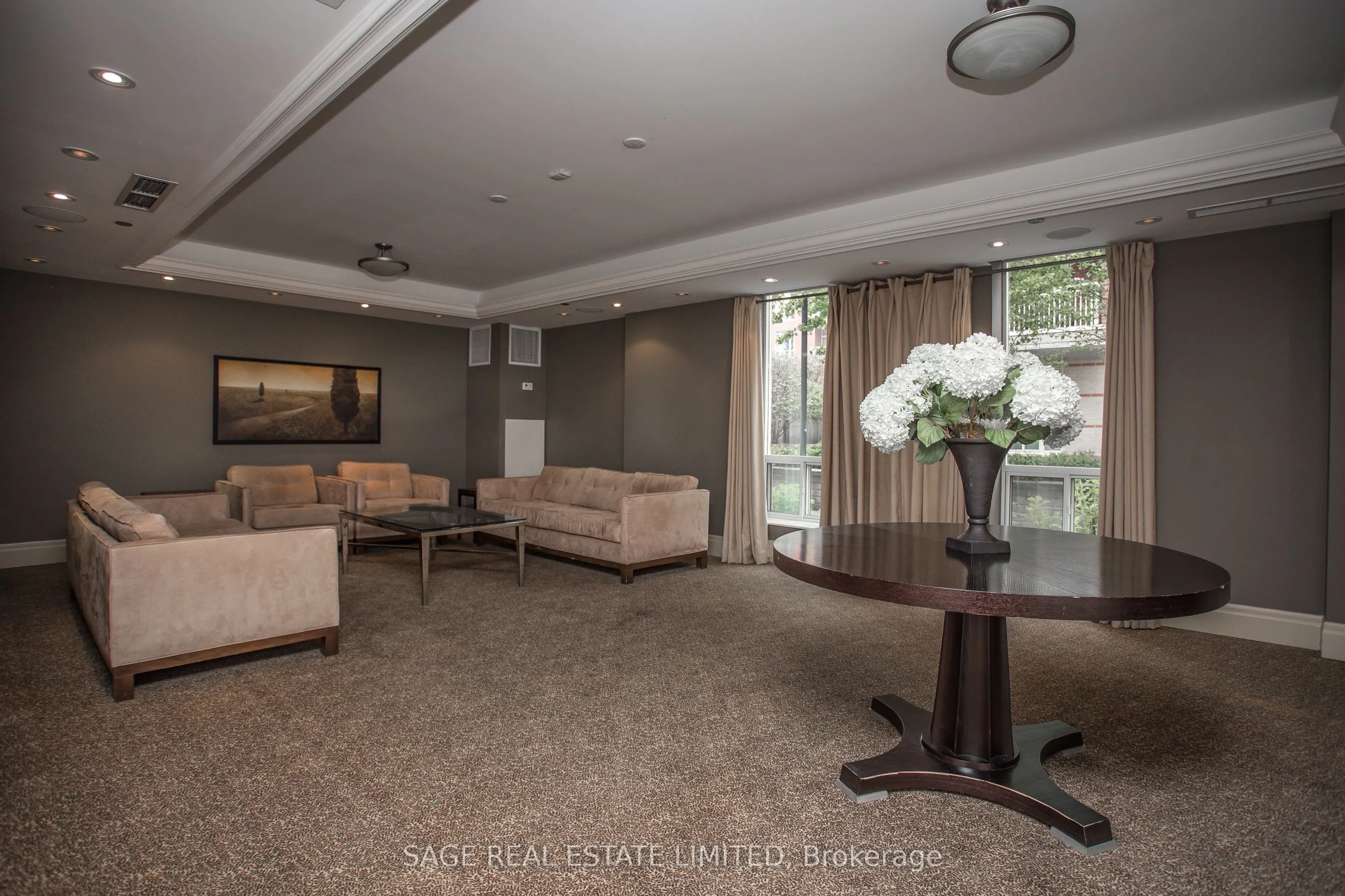 485 Rosewell Avenue, #212