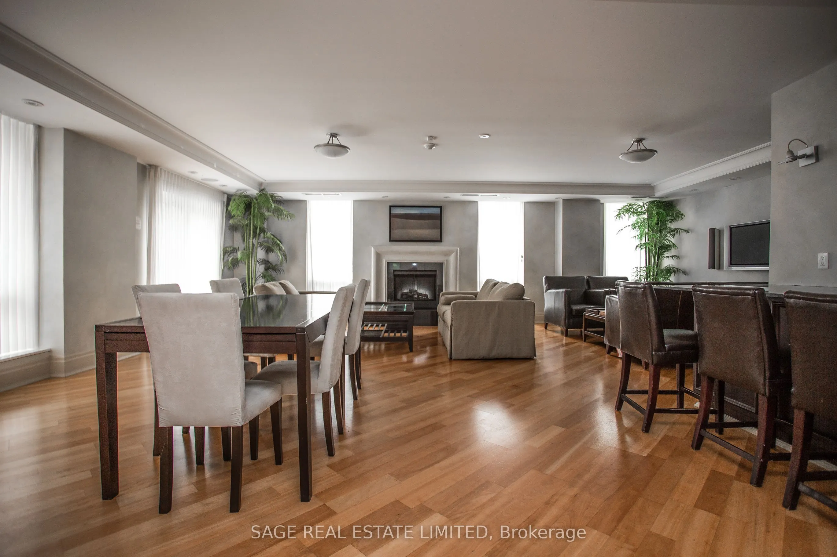 485 Rosewell Avenue, #212