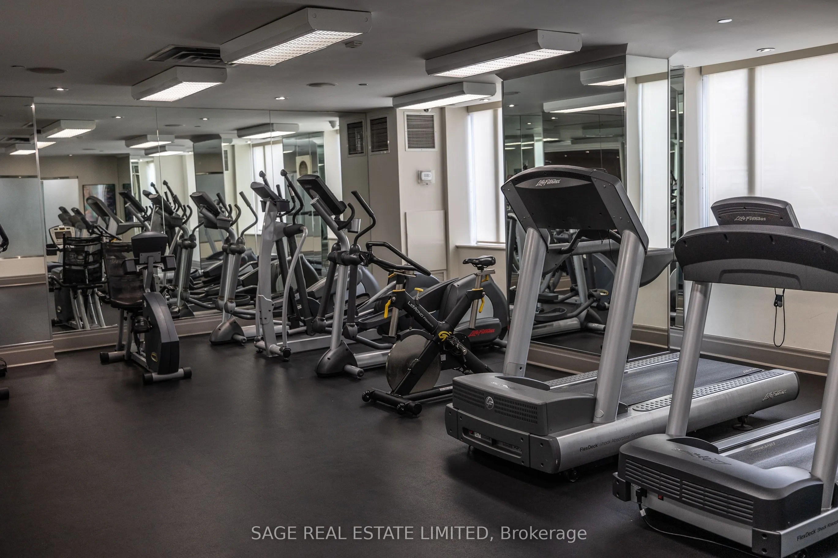 485 Rosewell Avenue, #212