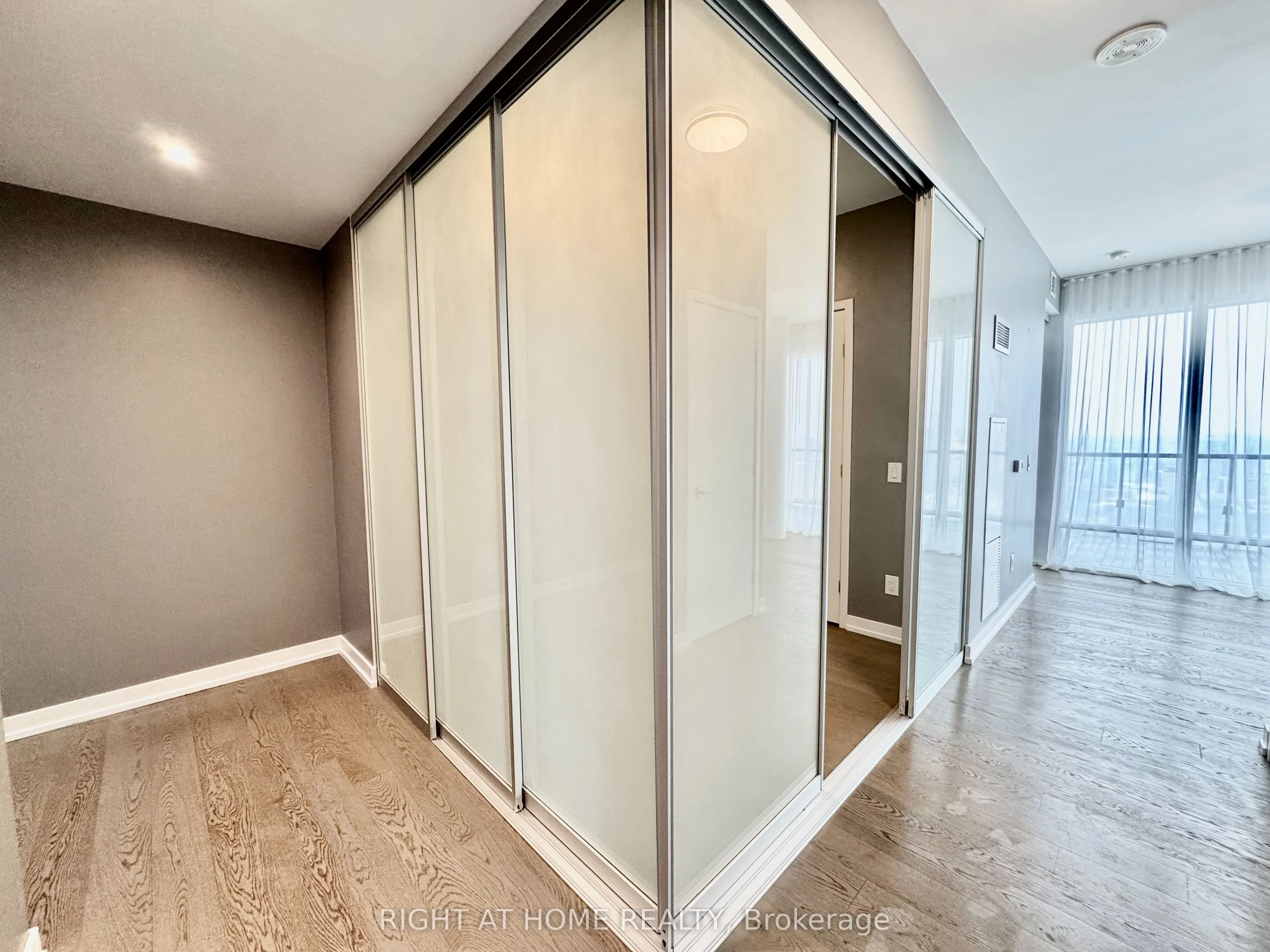 488 University Avenue, #4502